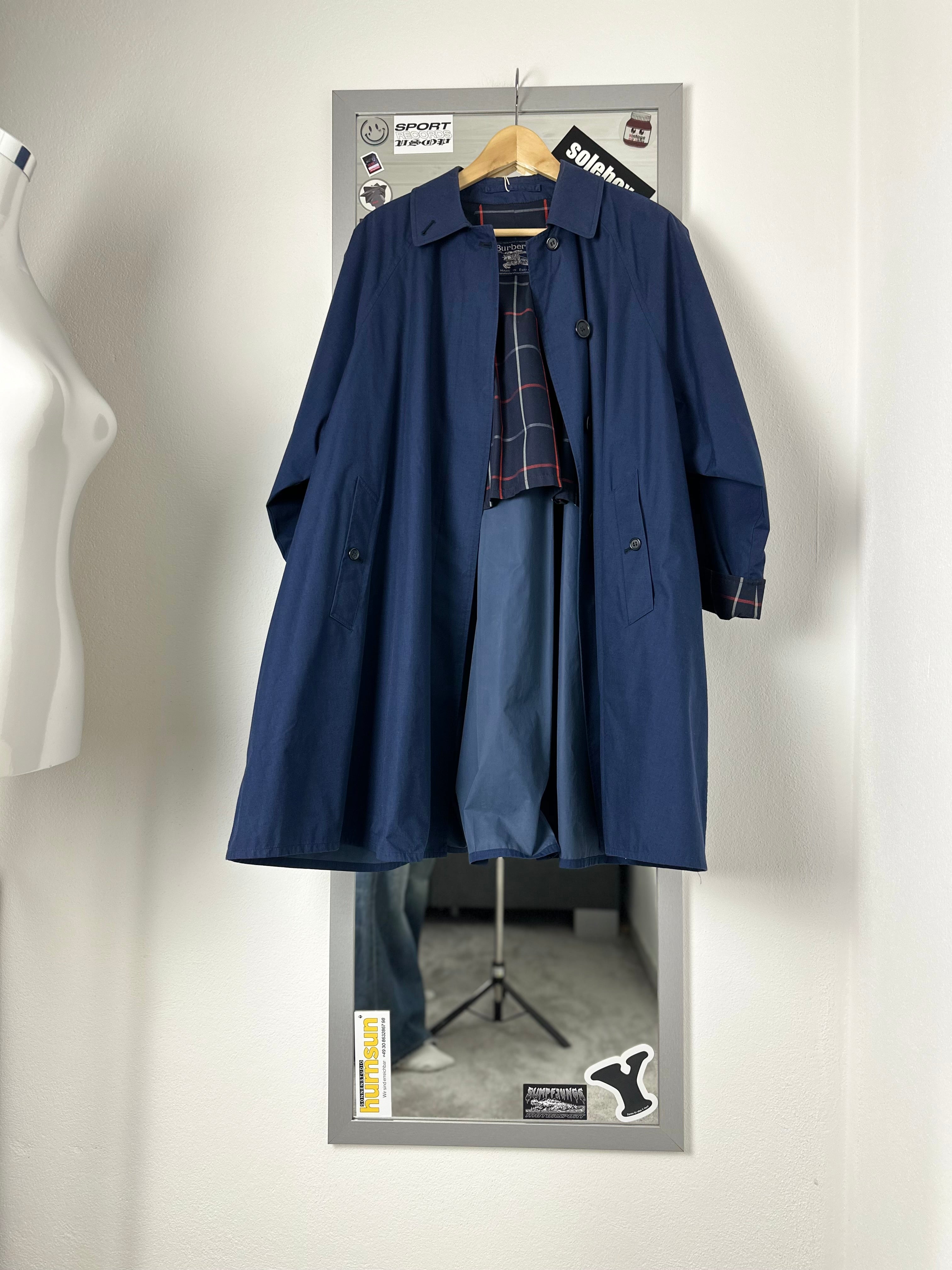 Burberrys Raincoat (12/M)
