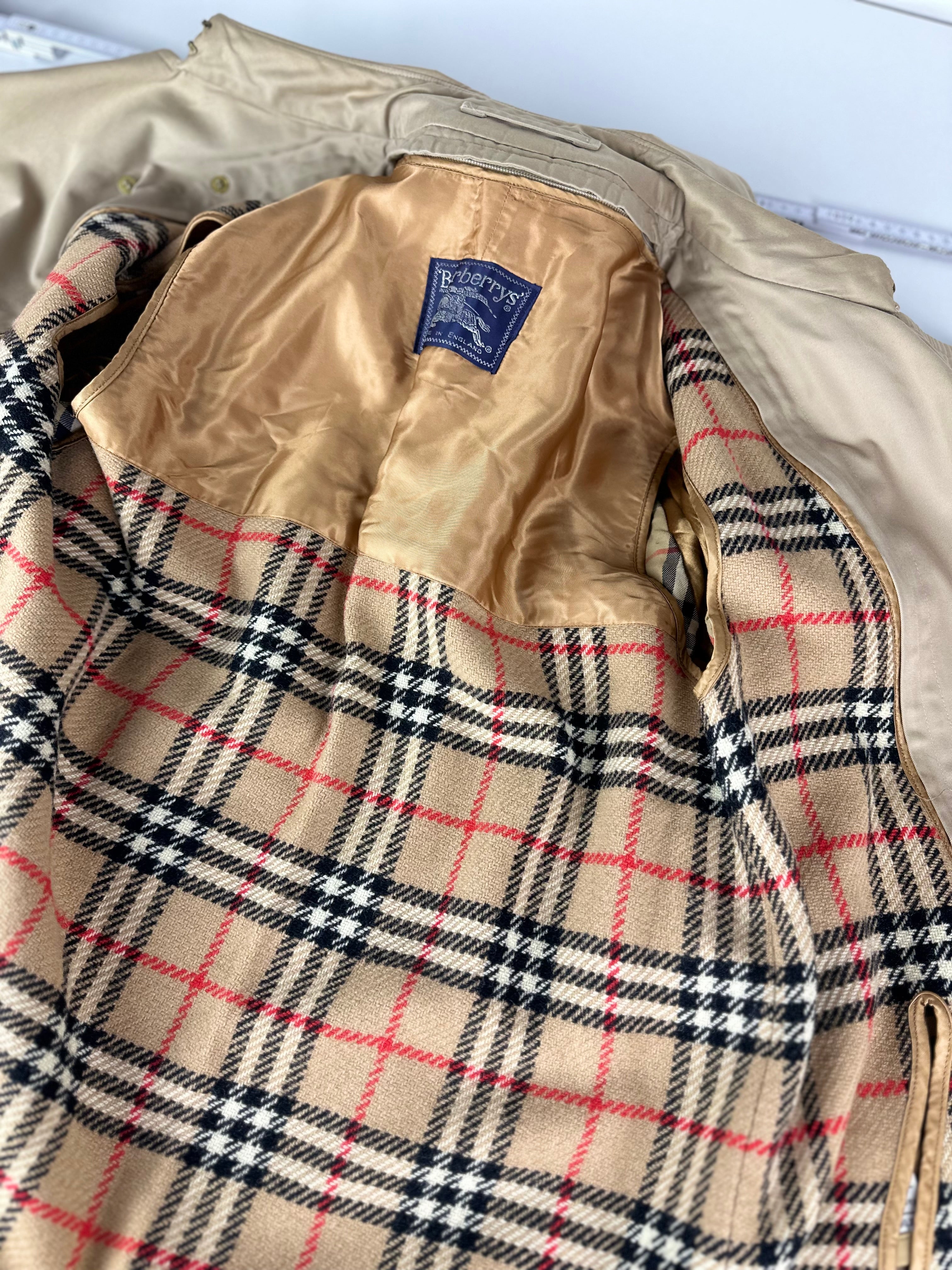 Burberrys Trenchcoat (46/S) including Inlet