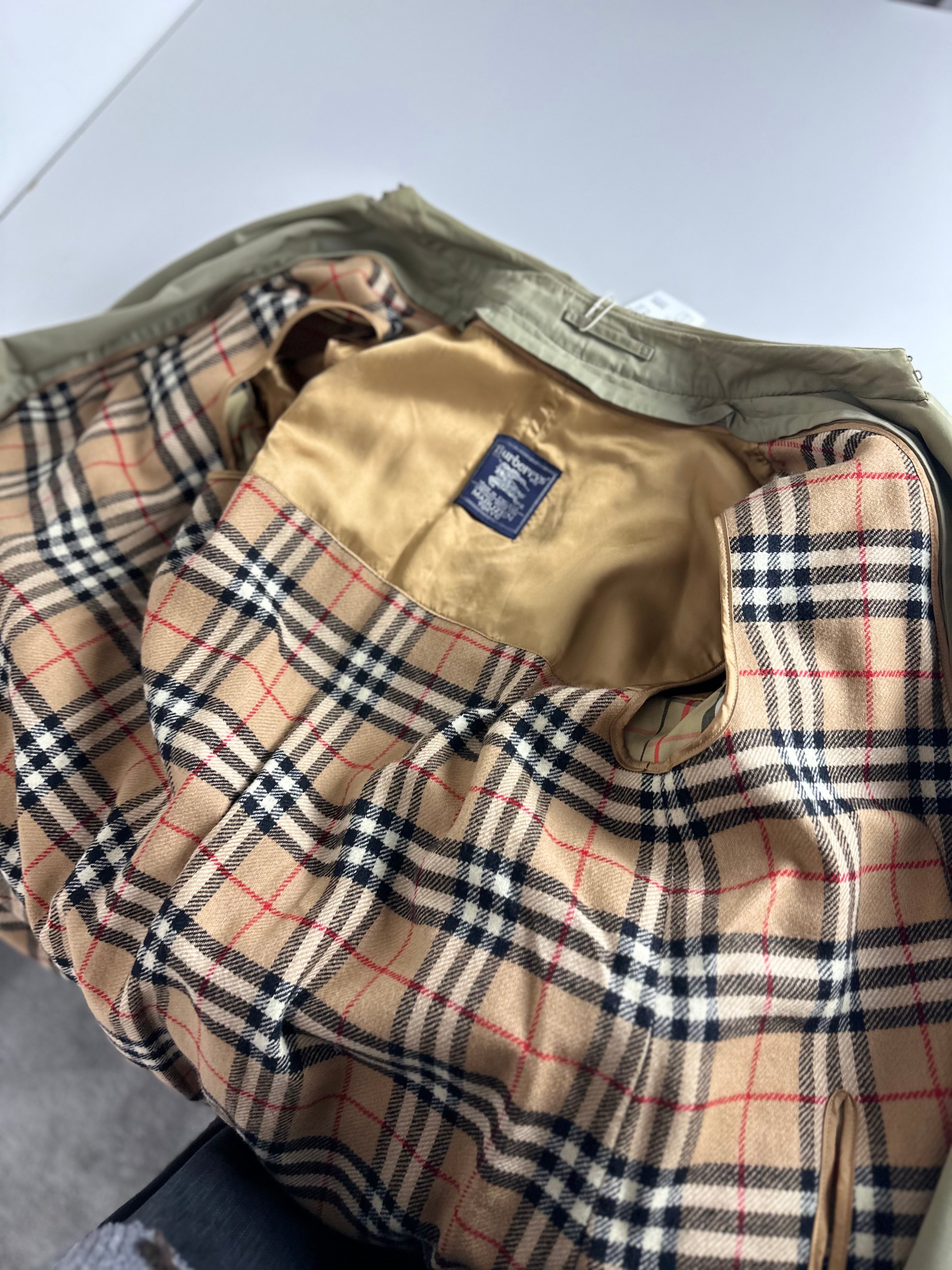 Burberrys Trenchcoat (46/S) including Inlet