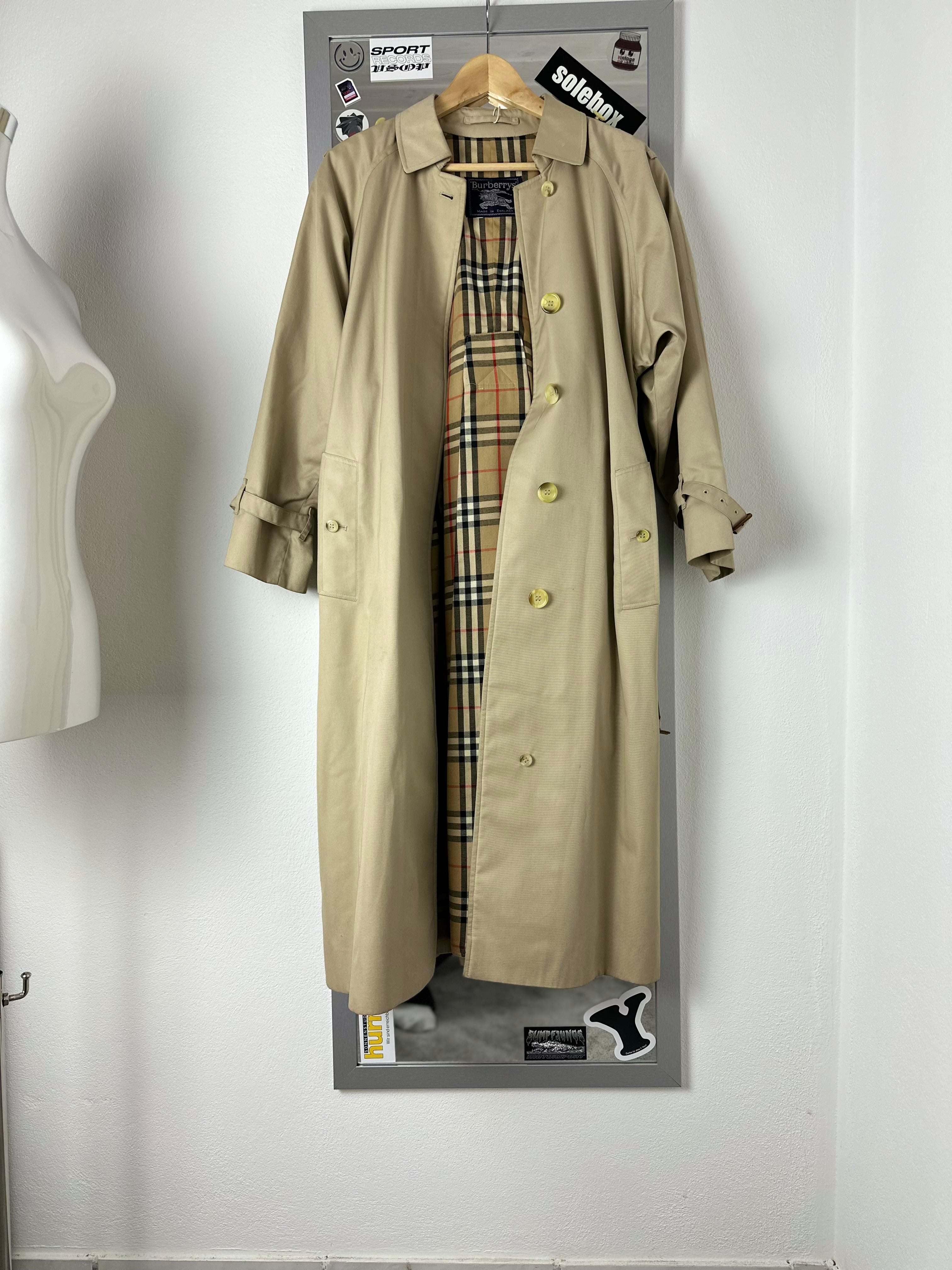 Burberrys Trenchcoat (10/S)