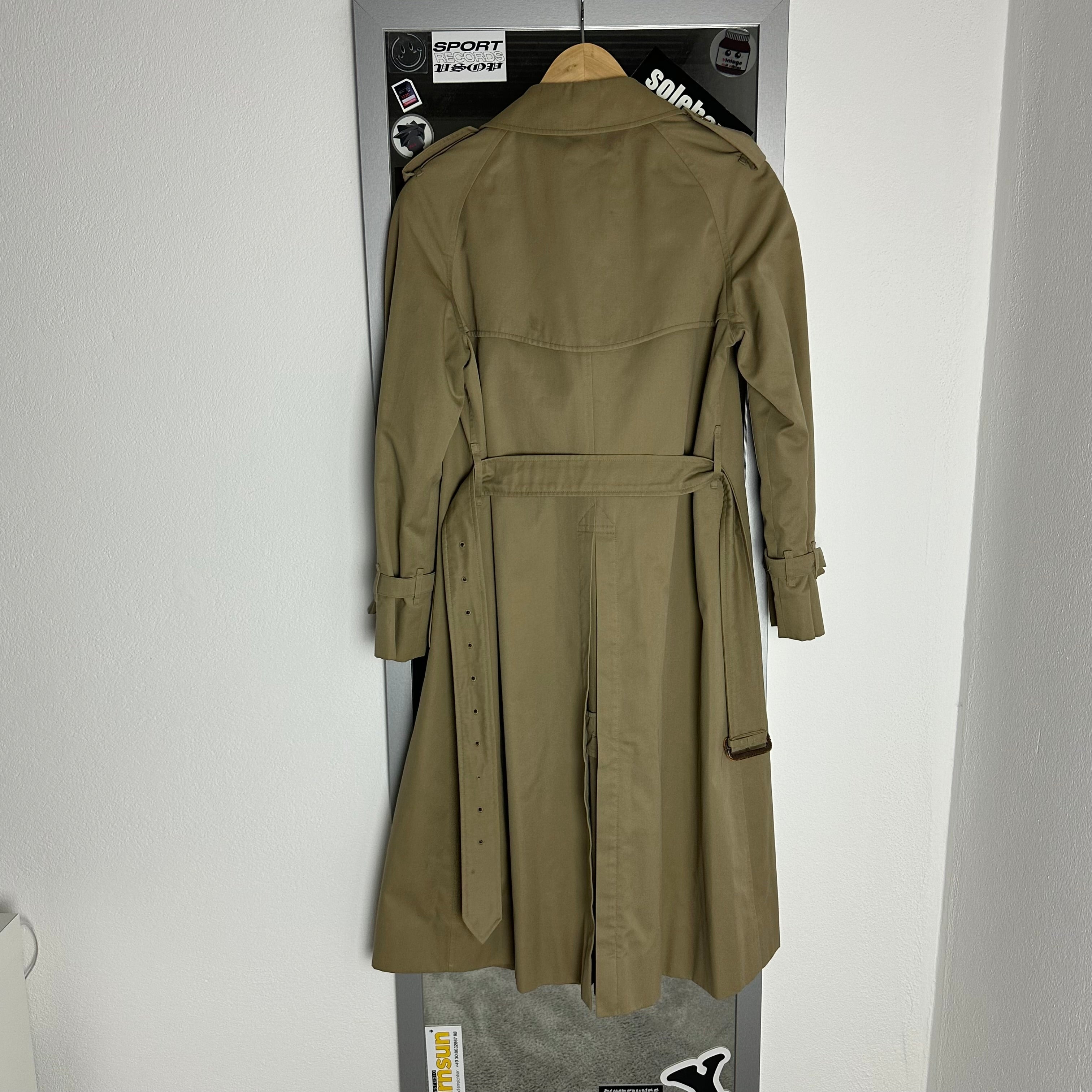 Burberrys Trenchcoat (10/S)