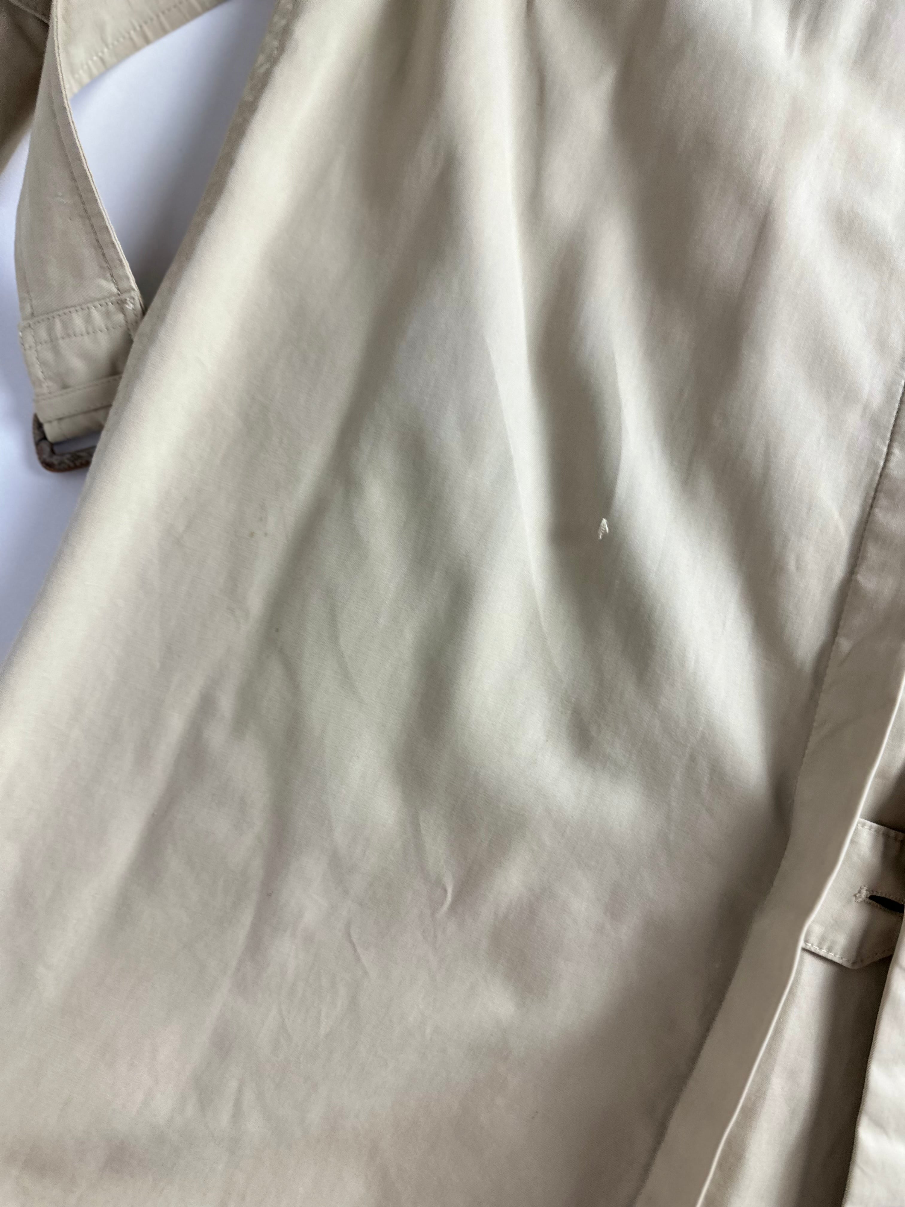 Burberrys Trenchcoat (10/S)