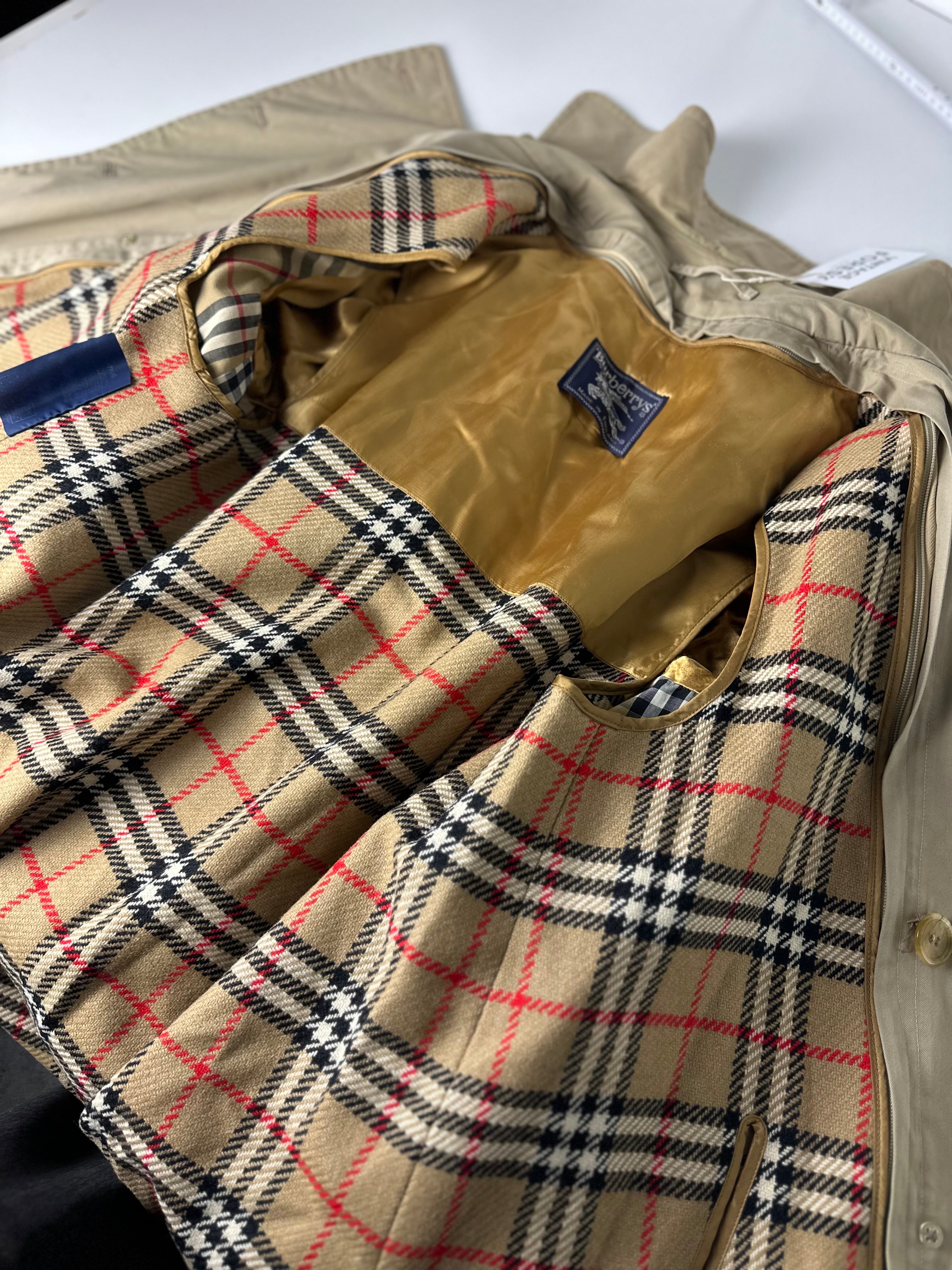 Burberrys Trenchcoat (48/M) including Inlet