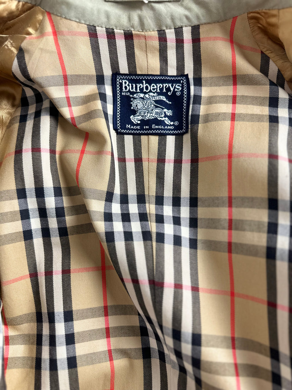 Burberrys Trenchcoat (10/S)