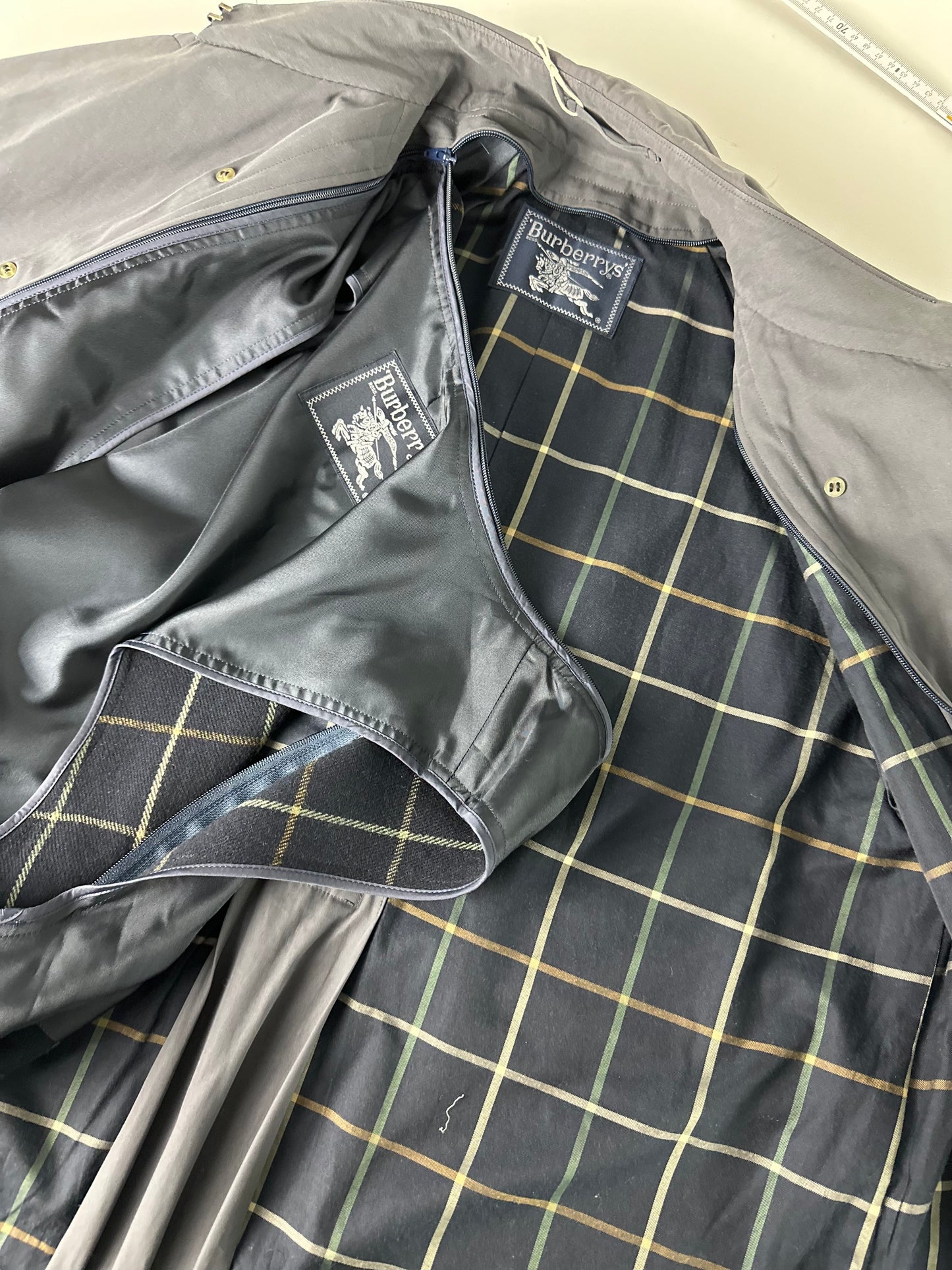 Vintage Burberry Trench Coat Size 48 M With Lining