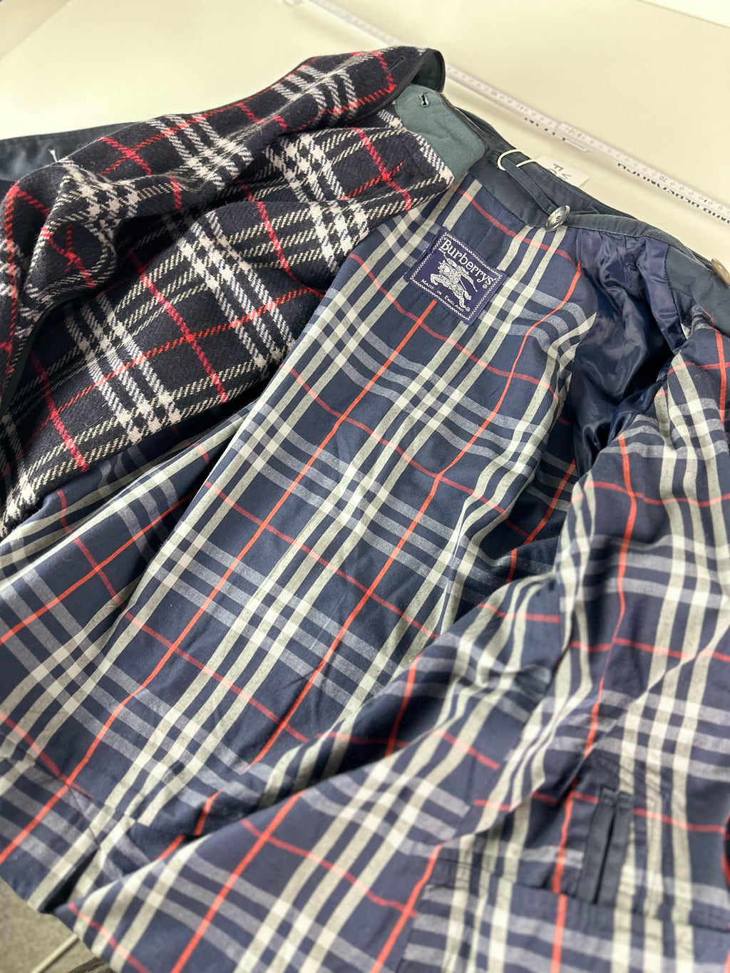 Burberrys Trenchcoat (14/L) including Inlet