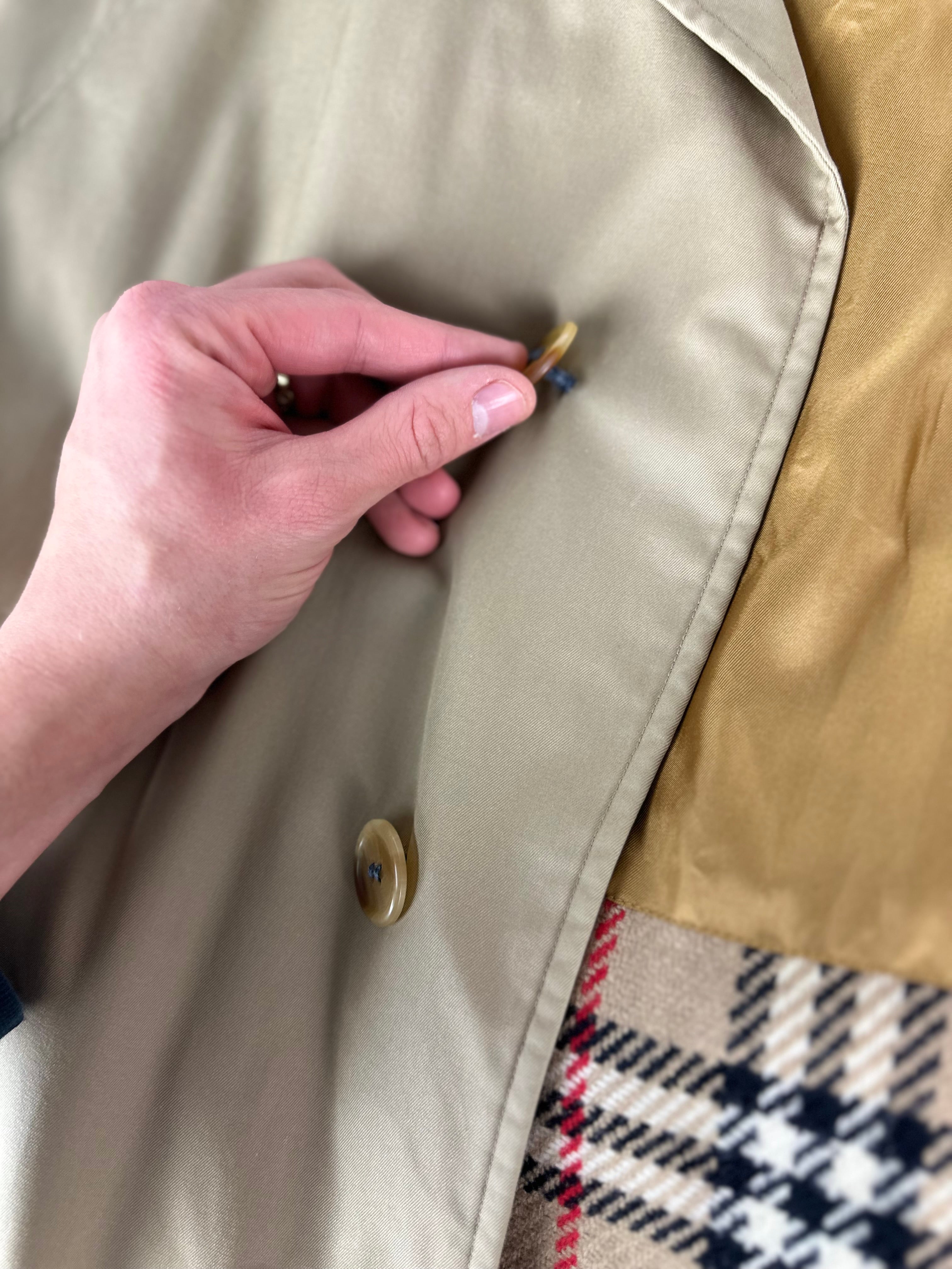 Burberrys Trenchcoat (52/L) including Inlet