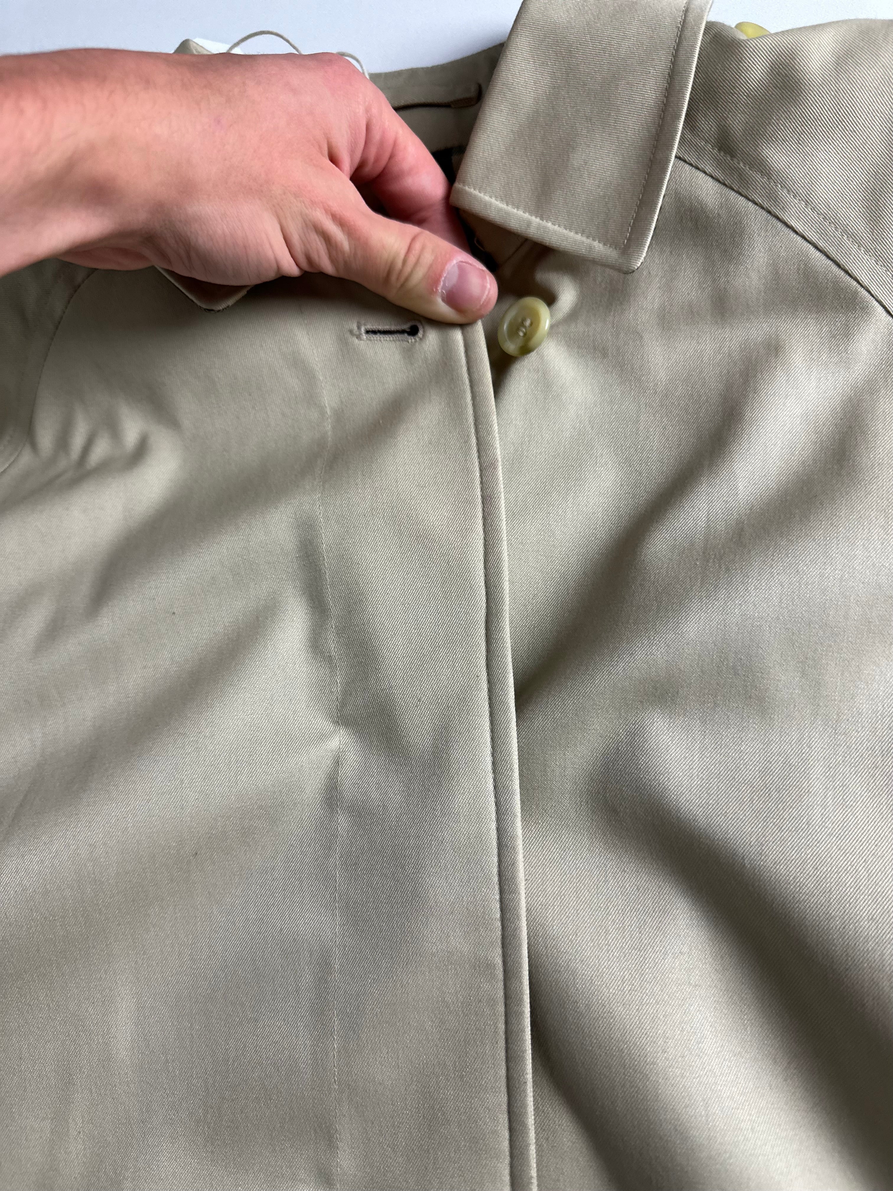 Burberrys Trenchcoat (10/S)