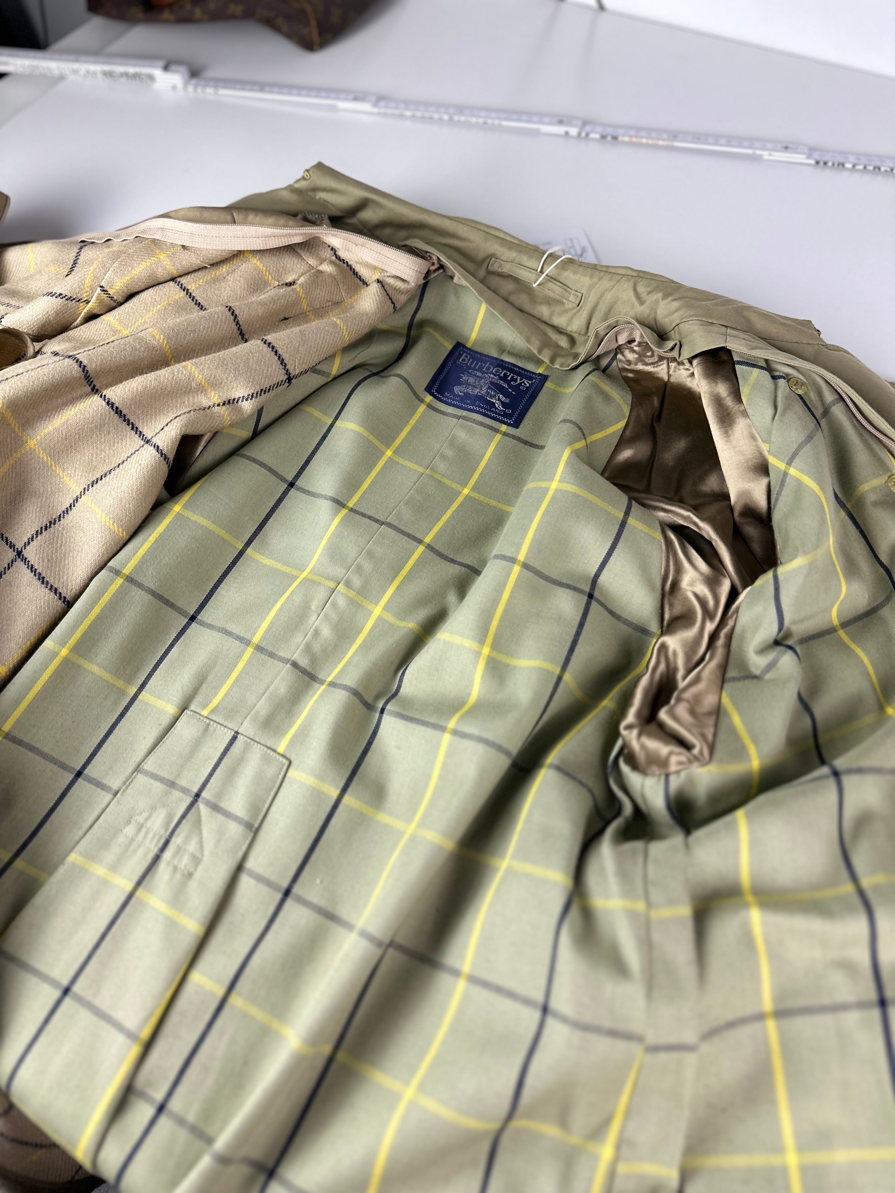 Burberrys Trenchcoat (12/M) including Inlet