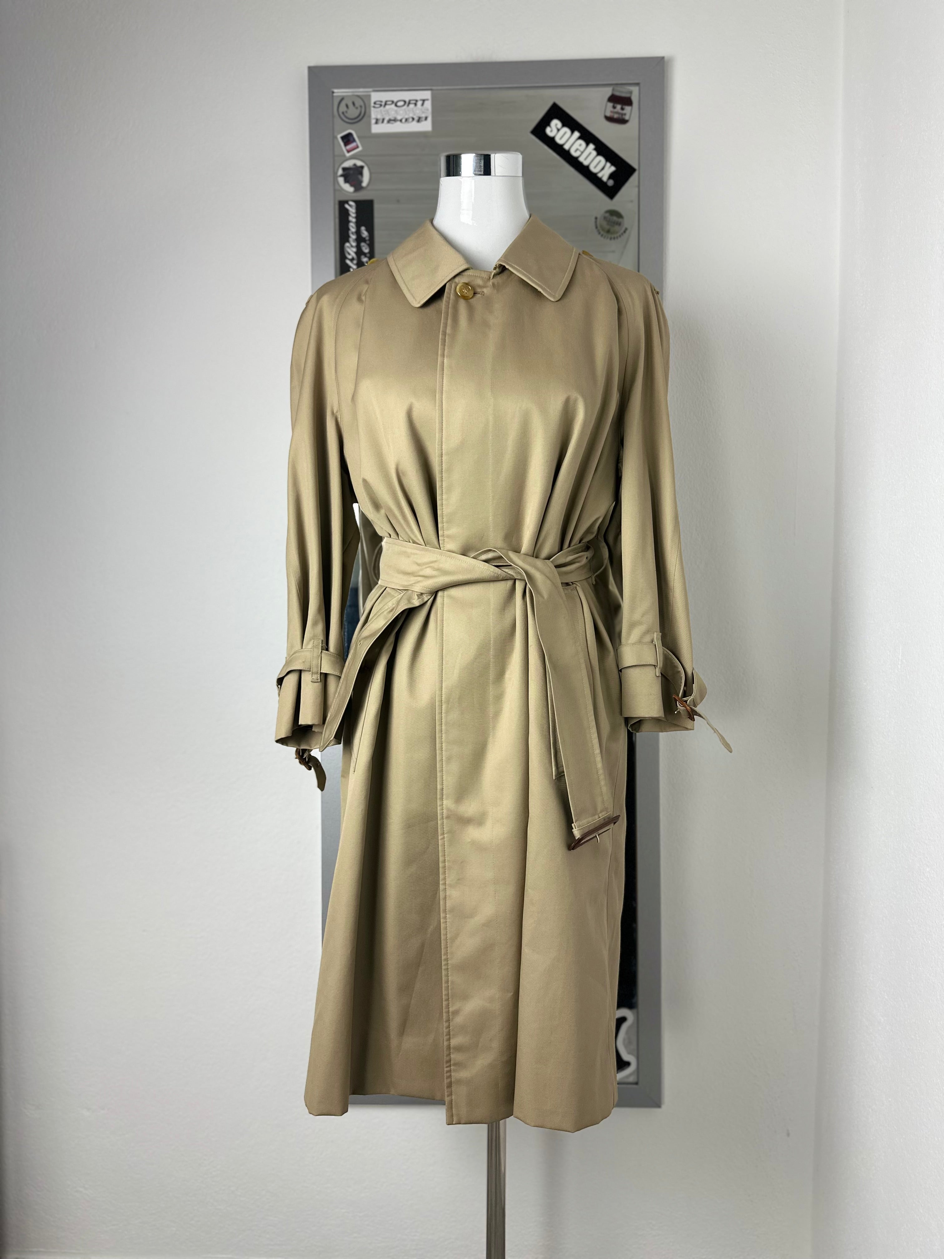 Burberrys Trenchcoat (10/S)
