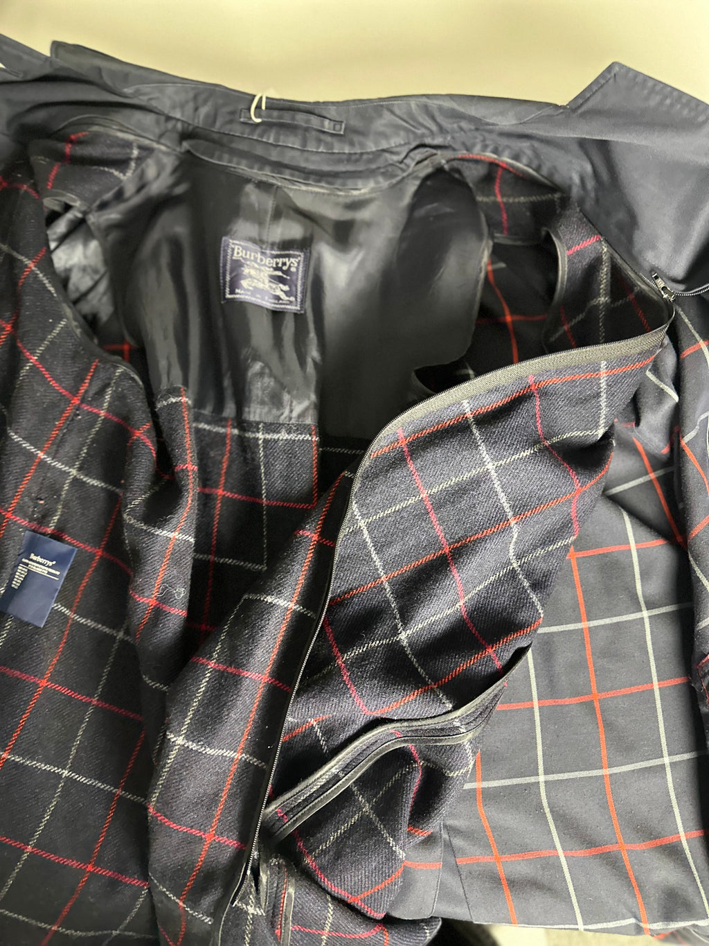 Burberrys Trenchcoat (16/XL) including Inlet