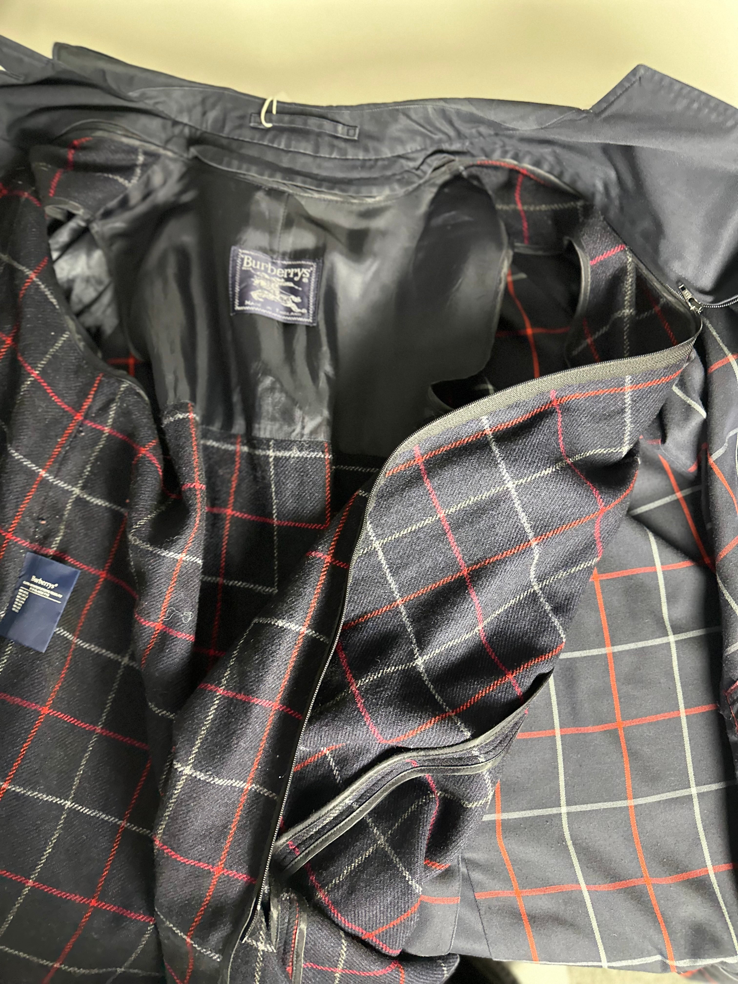 Burberrys Trenchcoat (16/XL) including Inlet