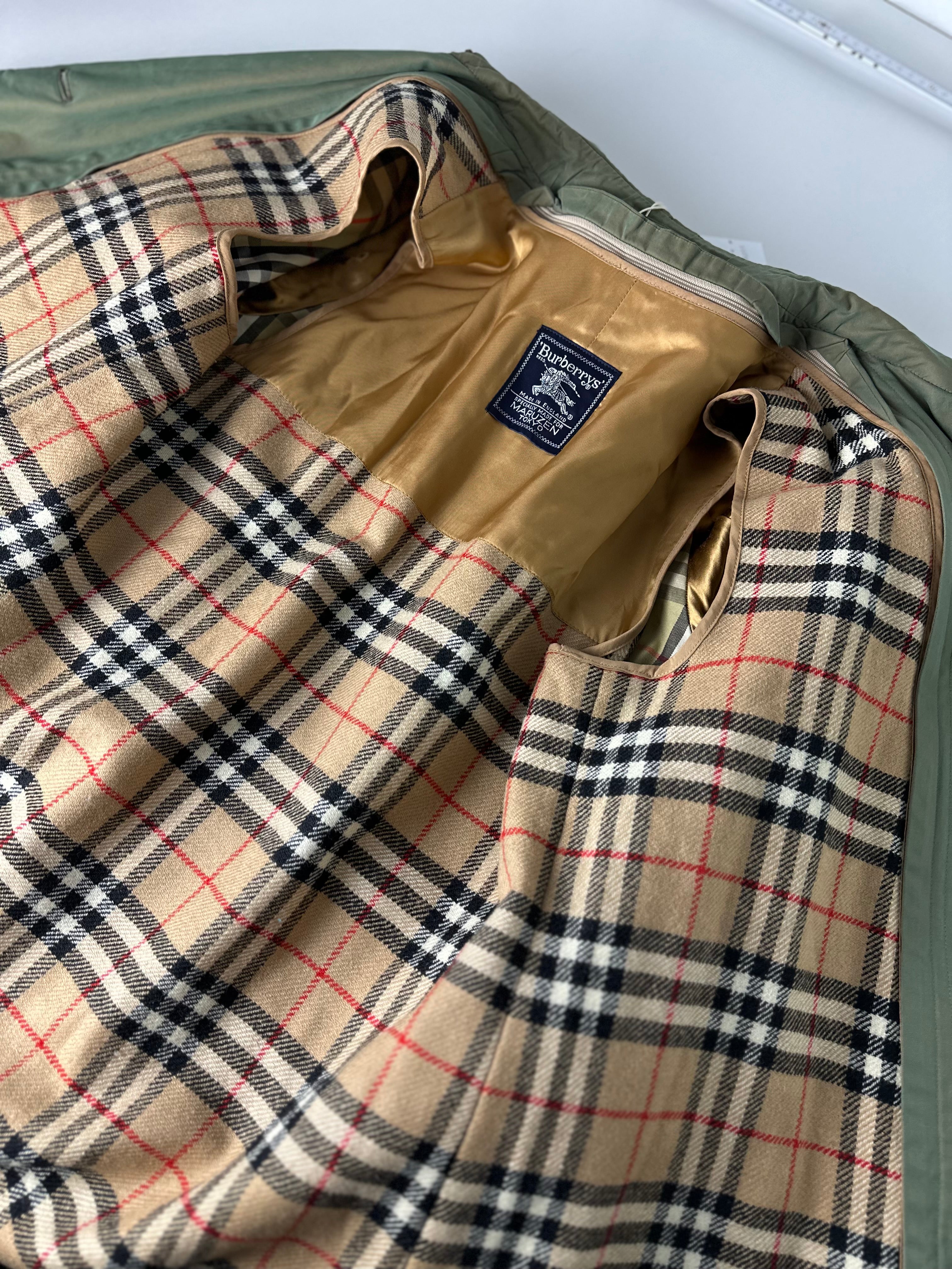 Burberrys Trenchcoat (12/M) including Inlet