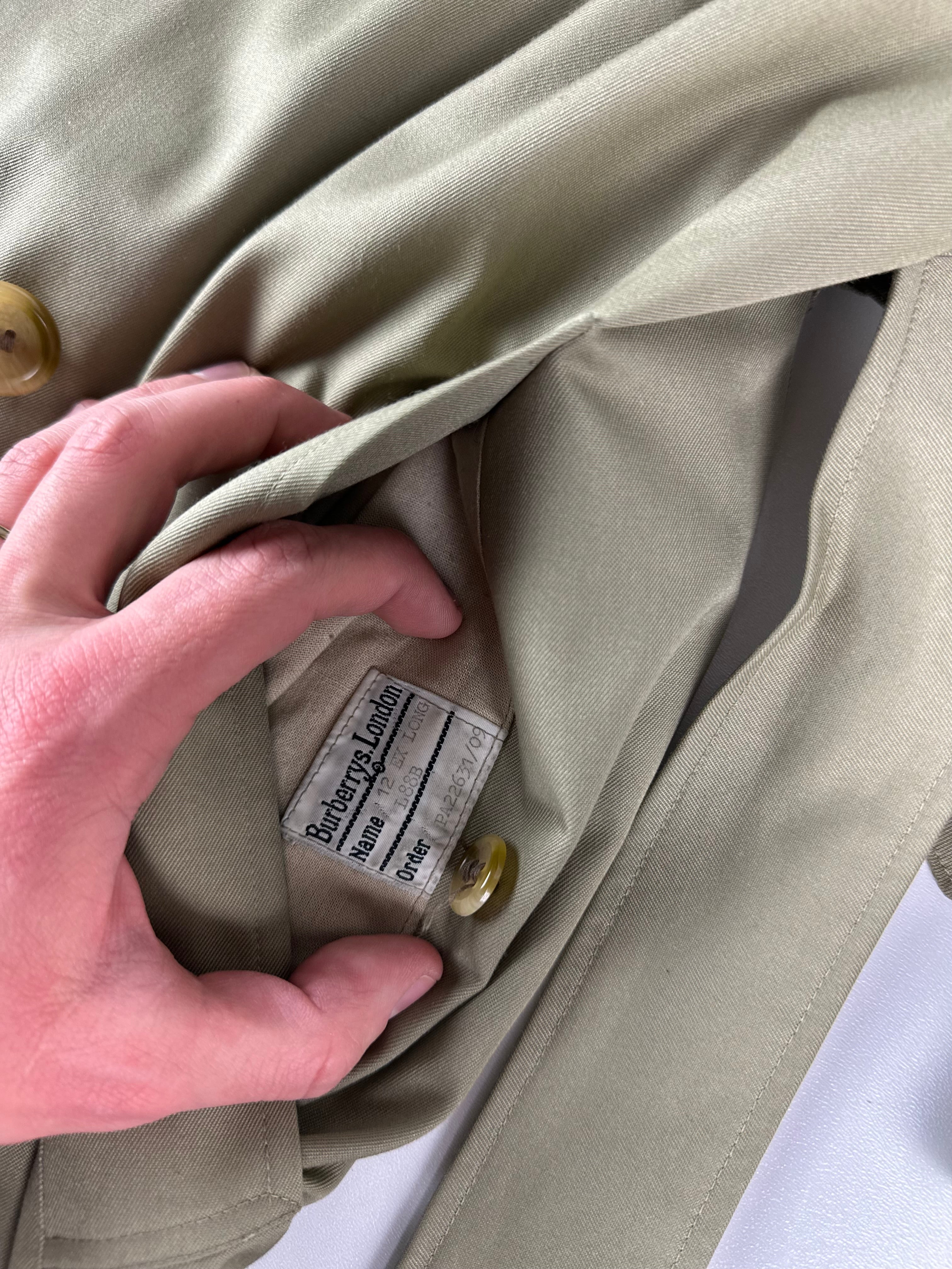 Burberrys Trenchcoat (12/M) including Inlet