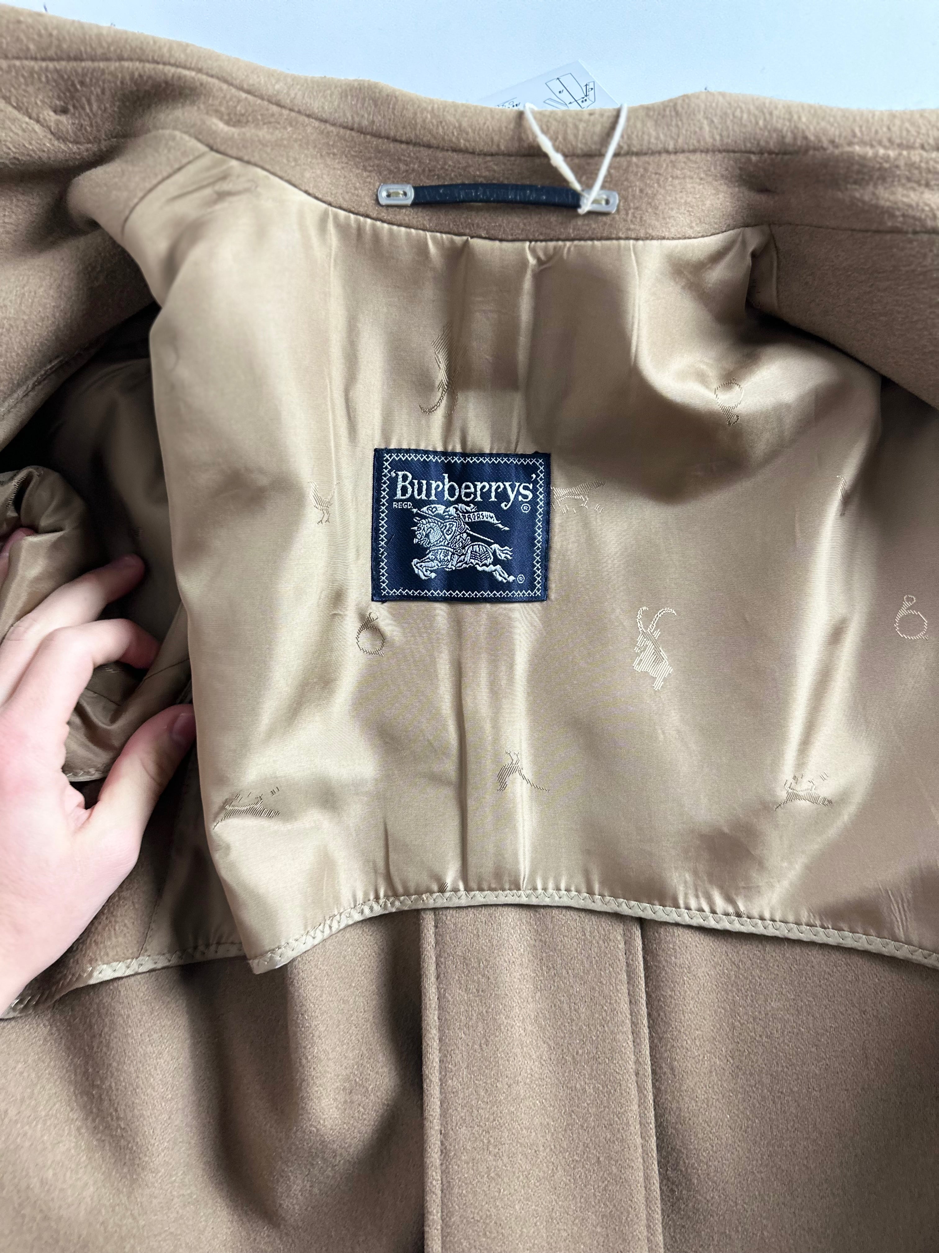 Burberrys Coat (50/L)