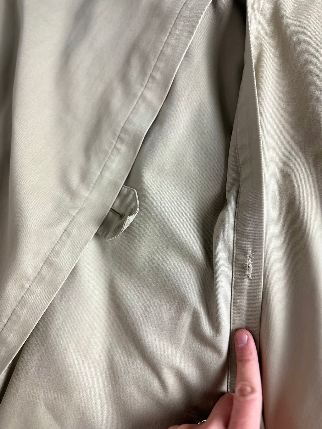 Burberrys Trenchcoat (14/L) including Inlet