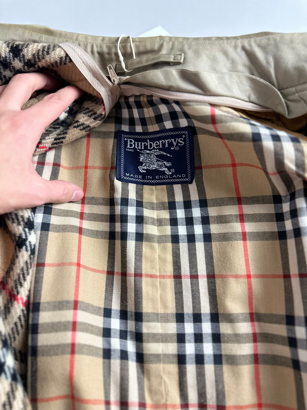 Burberrys Trenchcoat (52/L) including Inlet