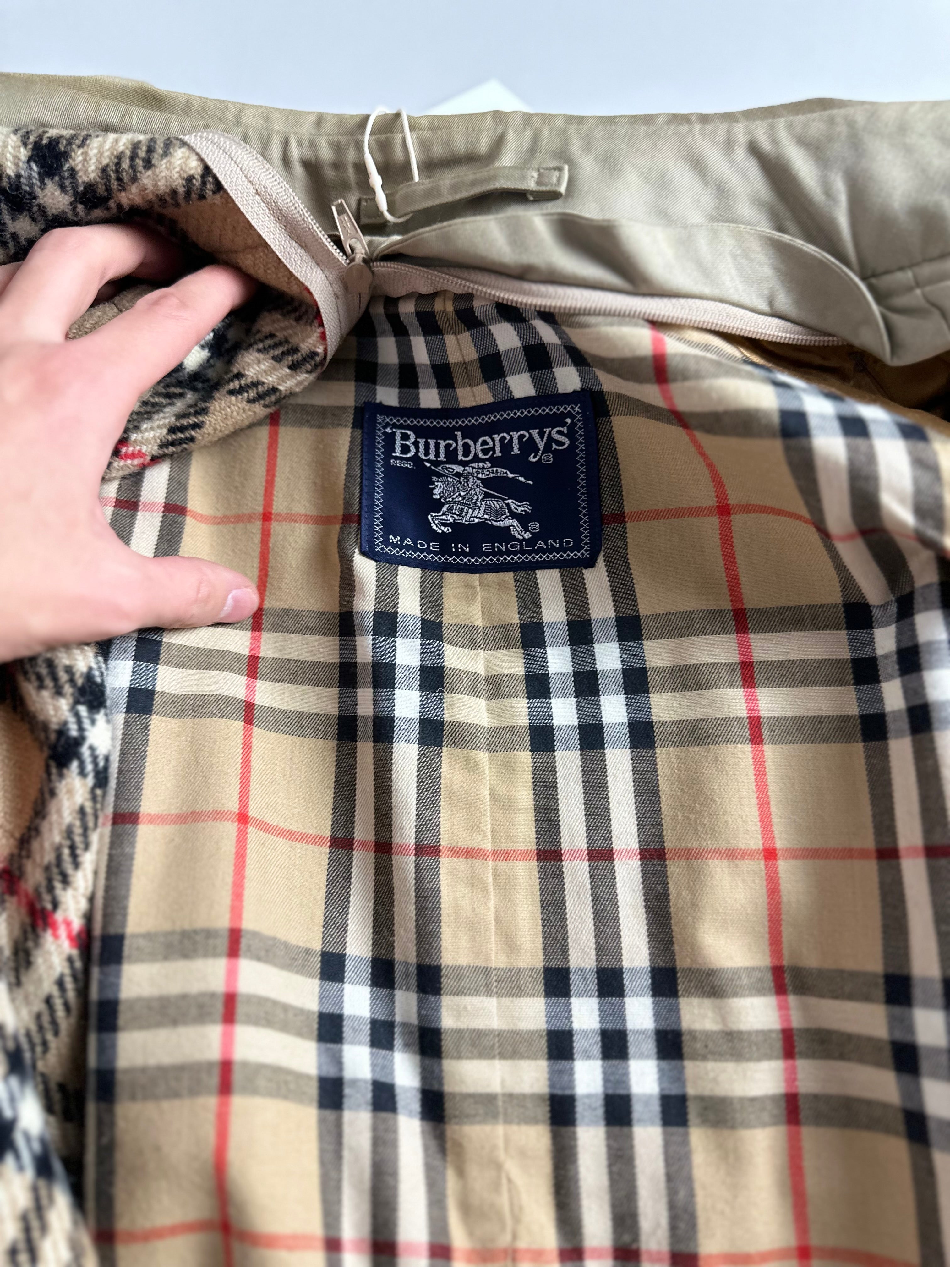 Burberrys Trenchcoat (52/L) including Inlet