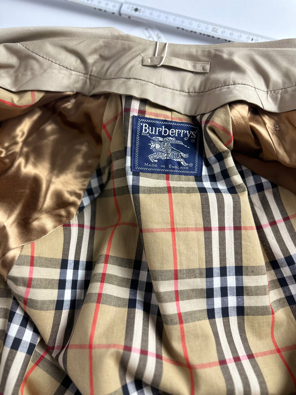 Burberrys Trenchcoat (10/S)