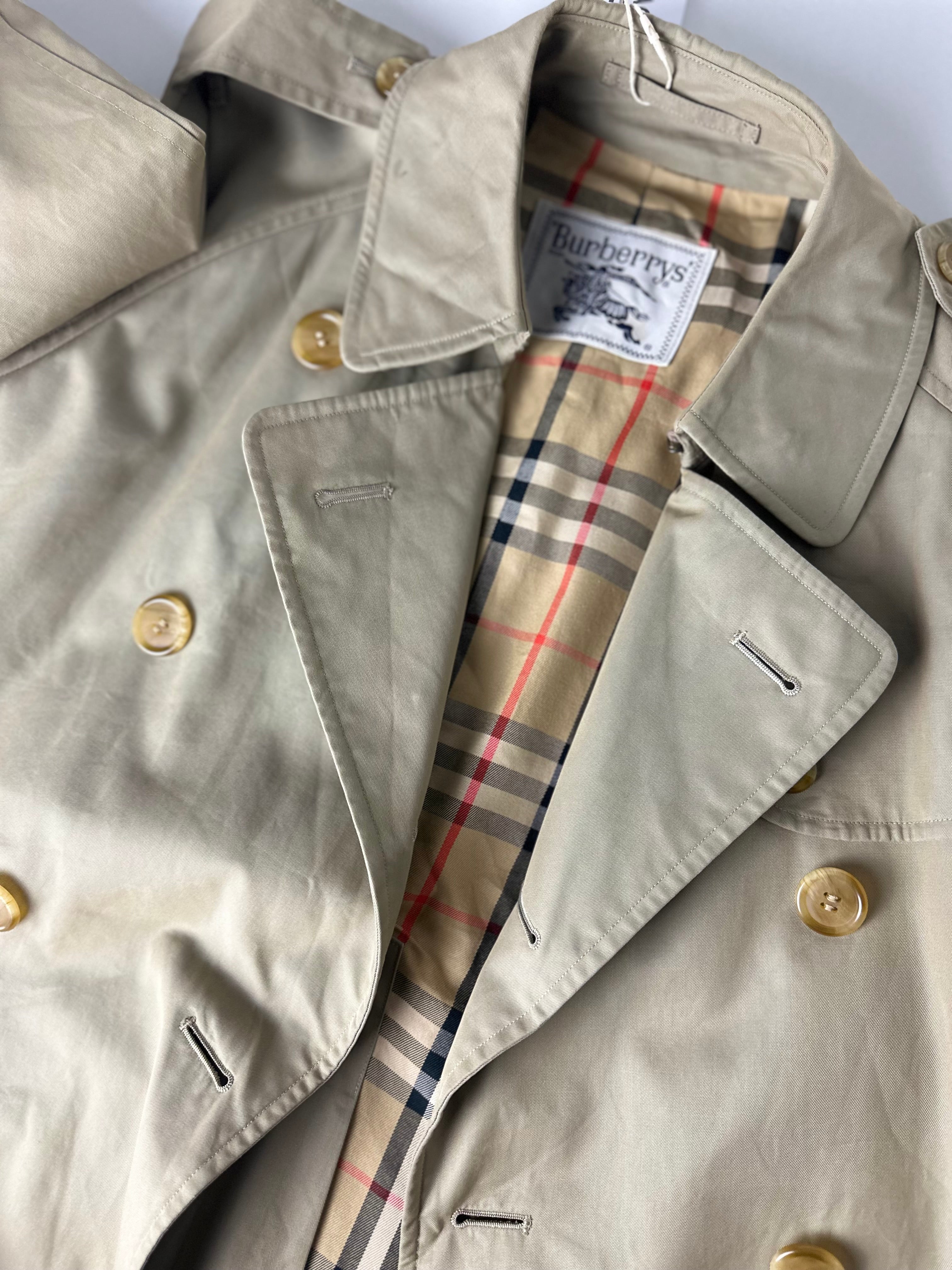 Burberrys Trenchcoat (12/M)