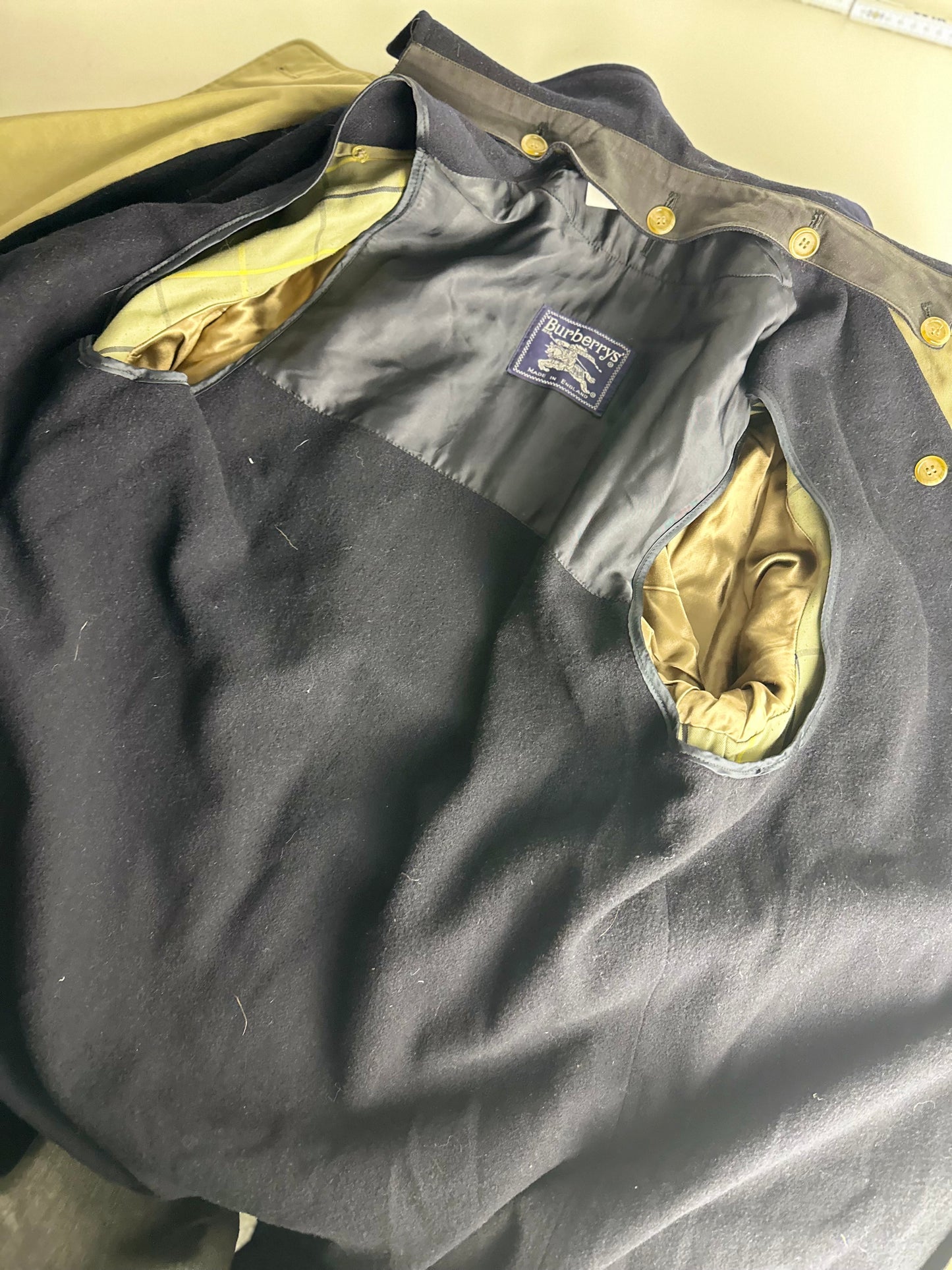 Burberrys Trenchcoat (16/XL) including Inlet