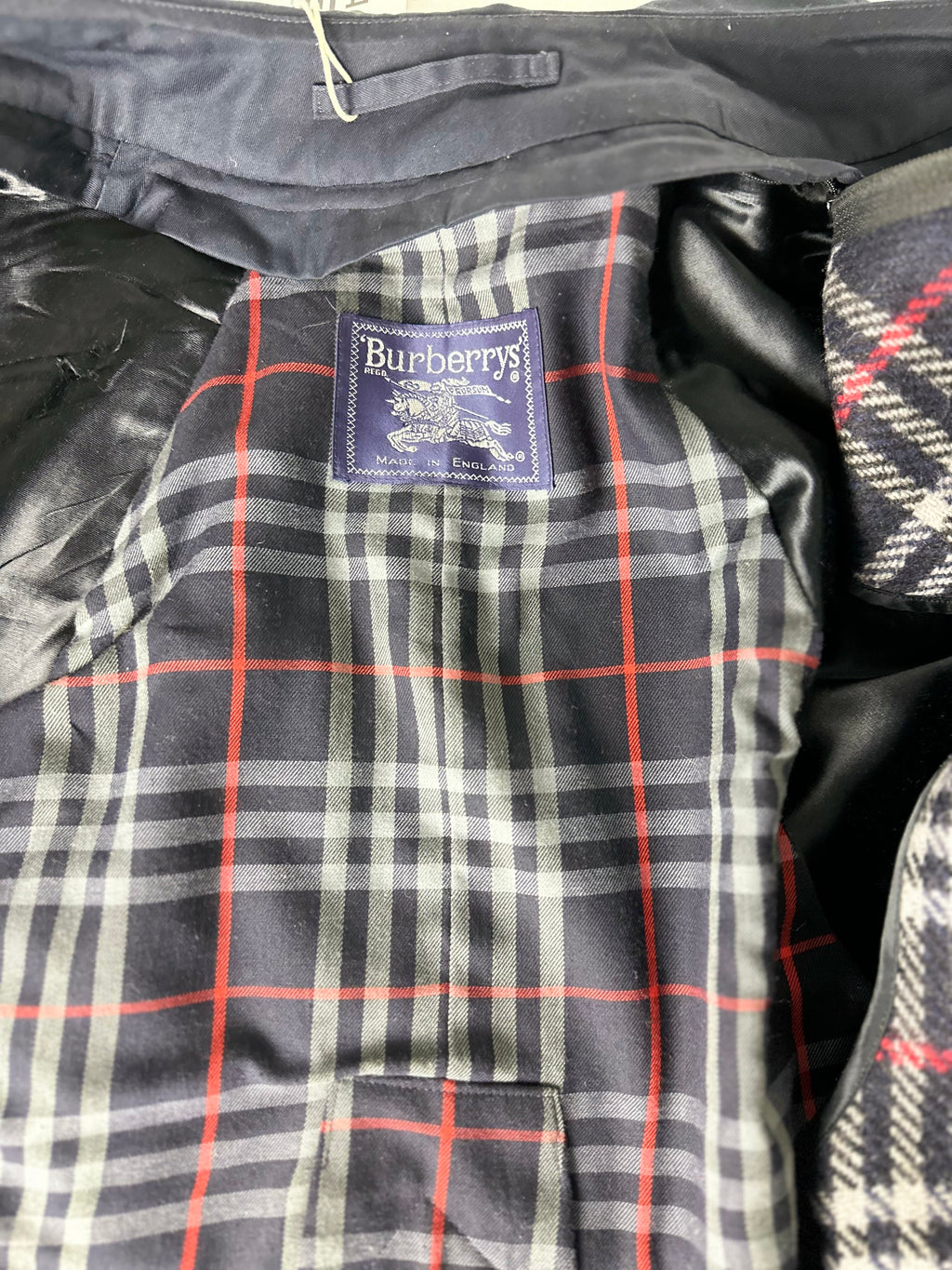 Burberrys Trenchcoat (50/L) including Inlet