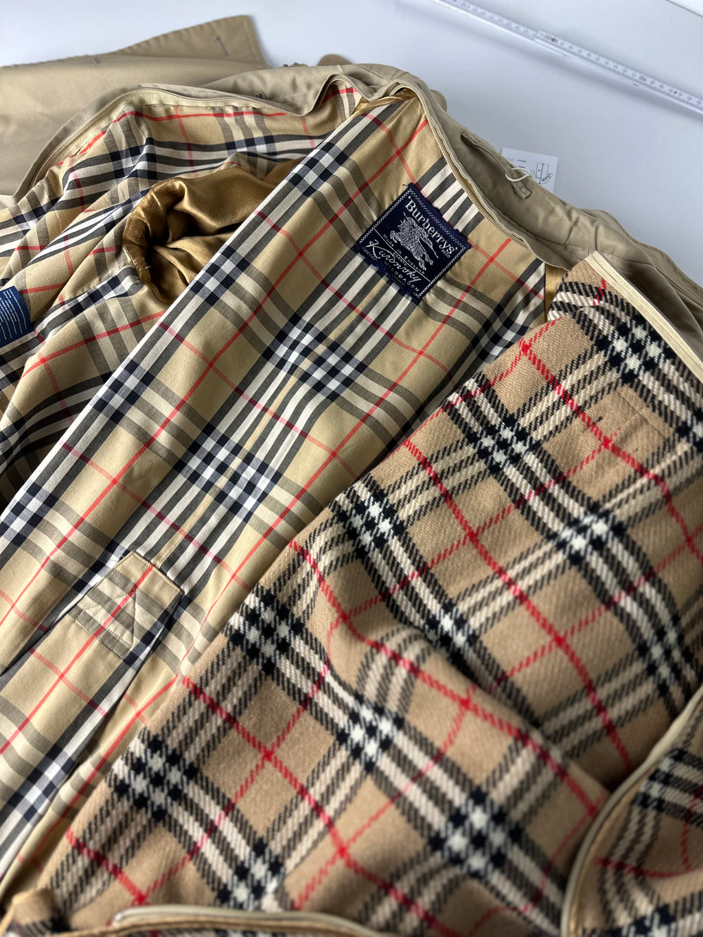 Burberrys Trenchcoat (54/XL) including Inlet