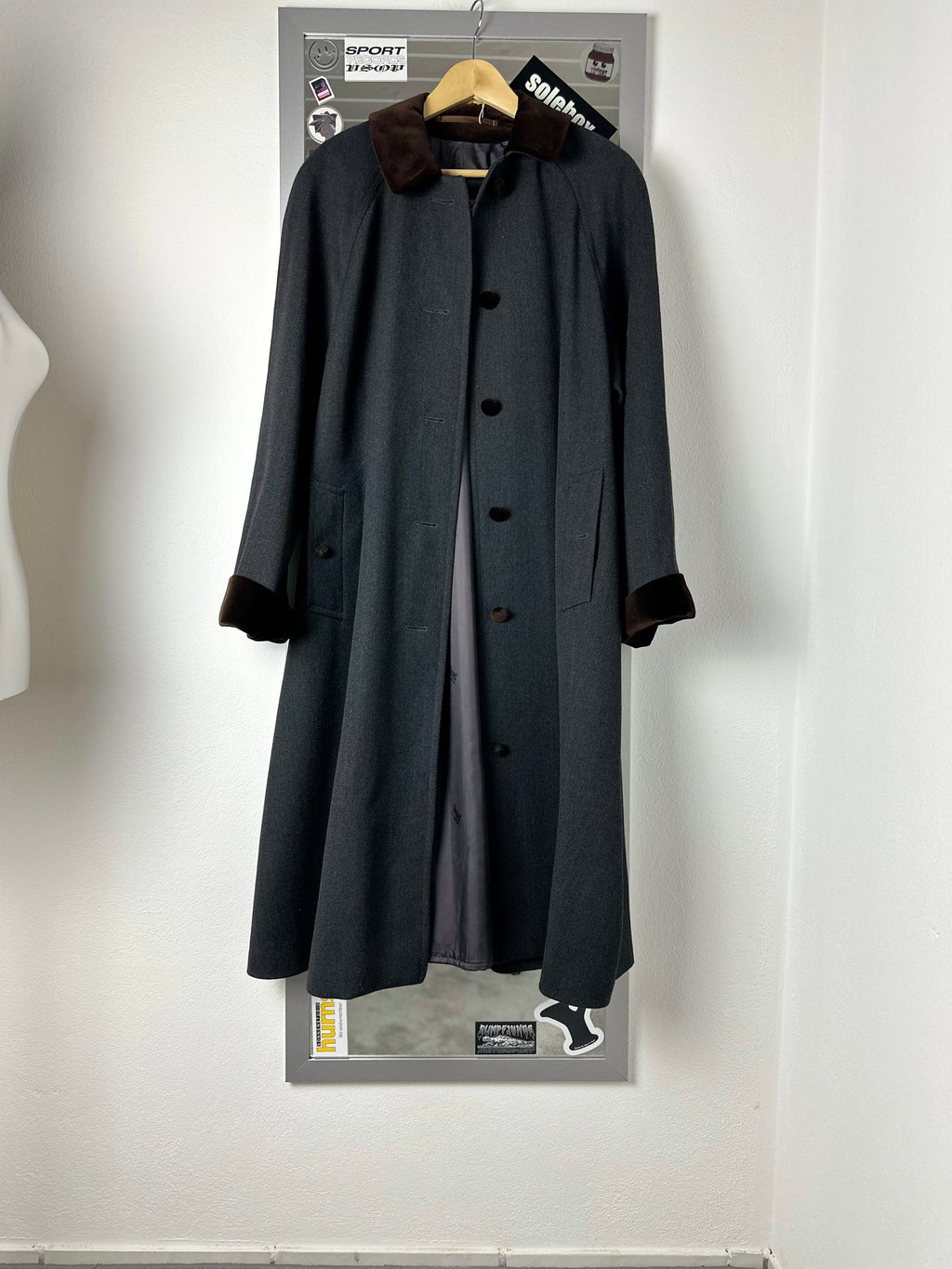 Burberrys Coat (12/M)