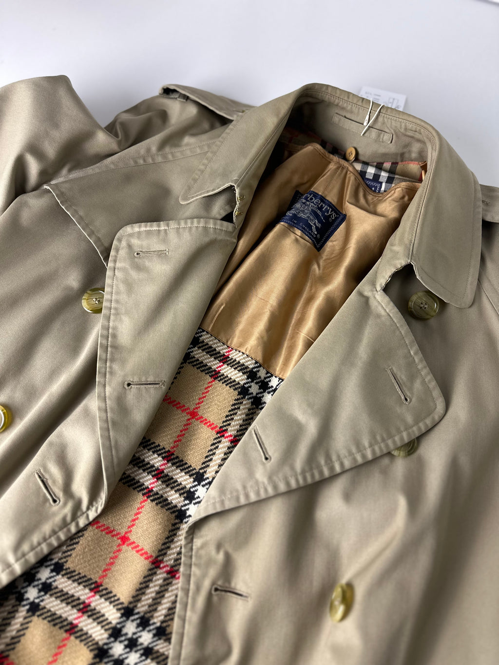 Burberrys Trenchcoat (48/M) including Inlet