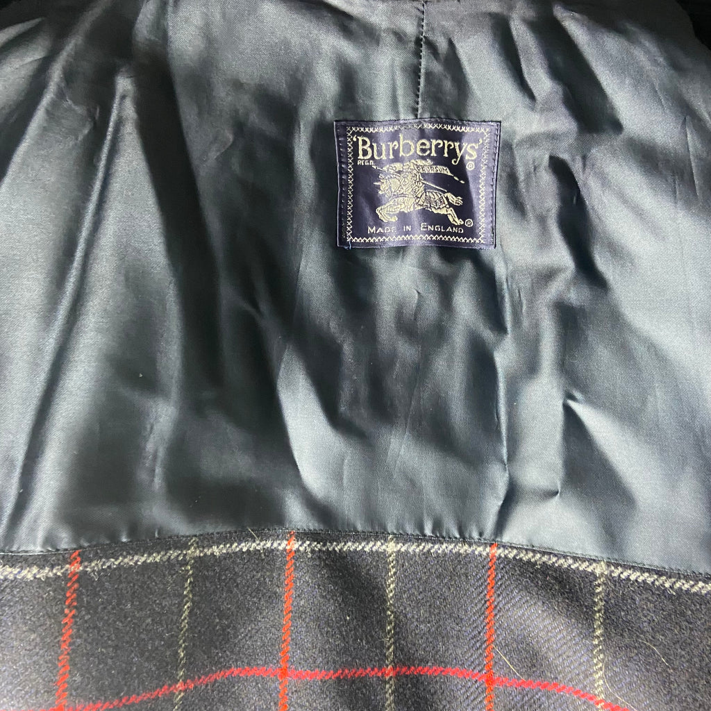 Burberry Trenchcoat Size 12/M with inlet