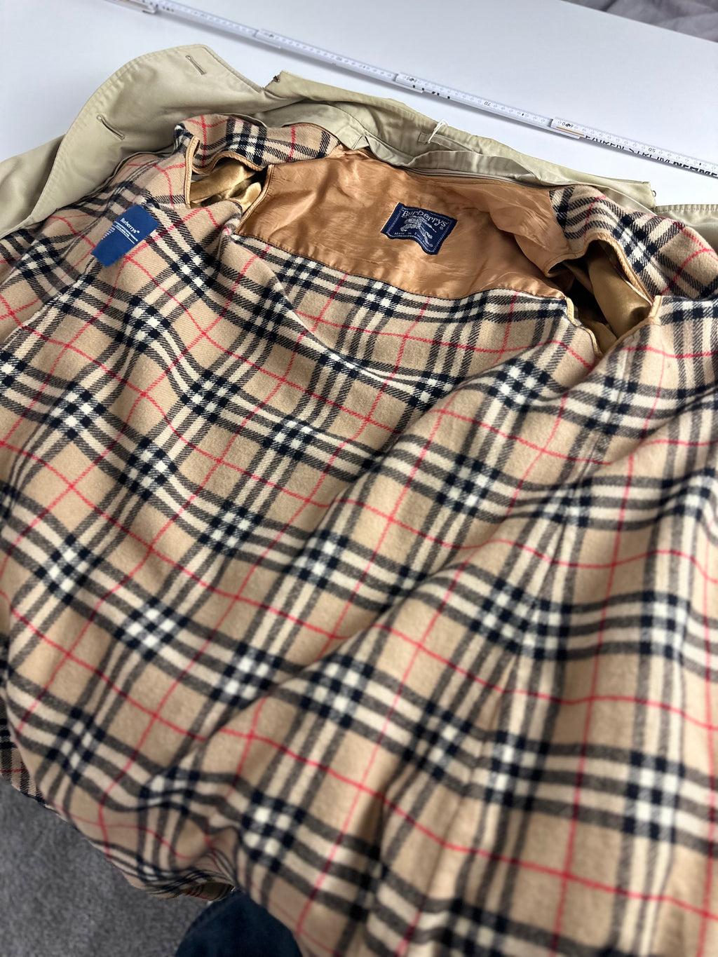 Burberrys Trenchcoat (14/L) including Inlet