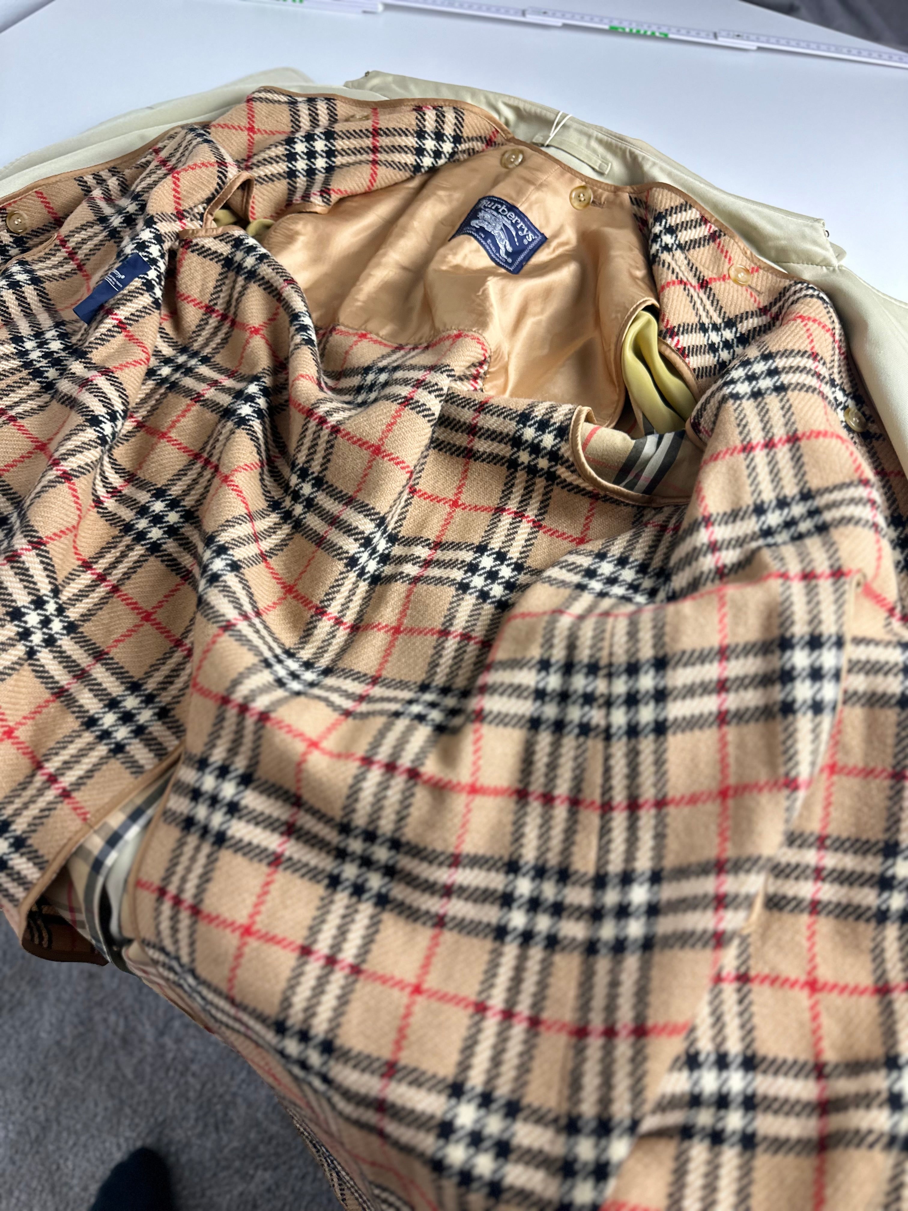 Burberrys Trenchcoat (46/S) including Inlet