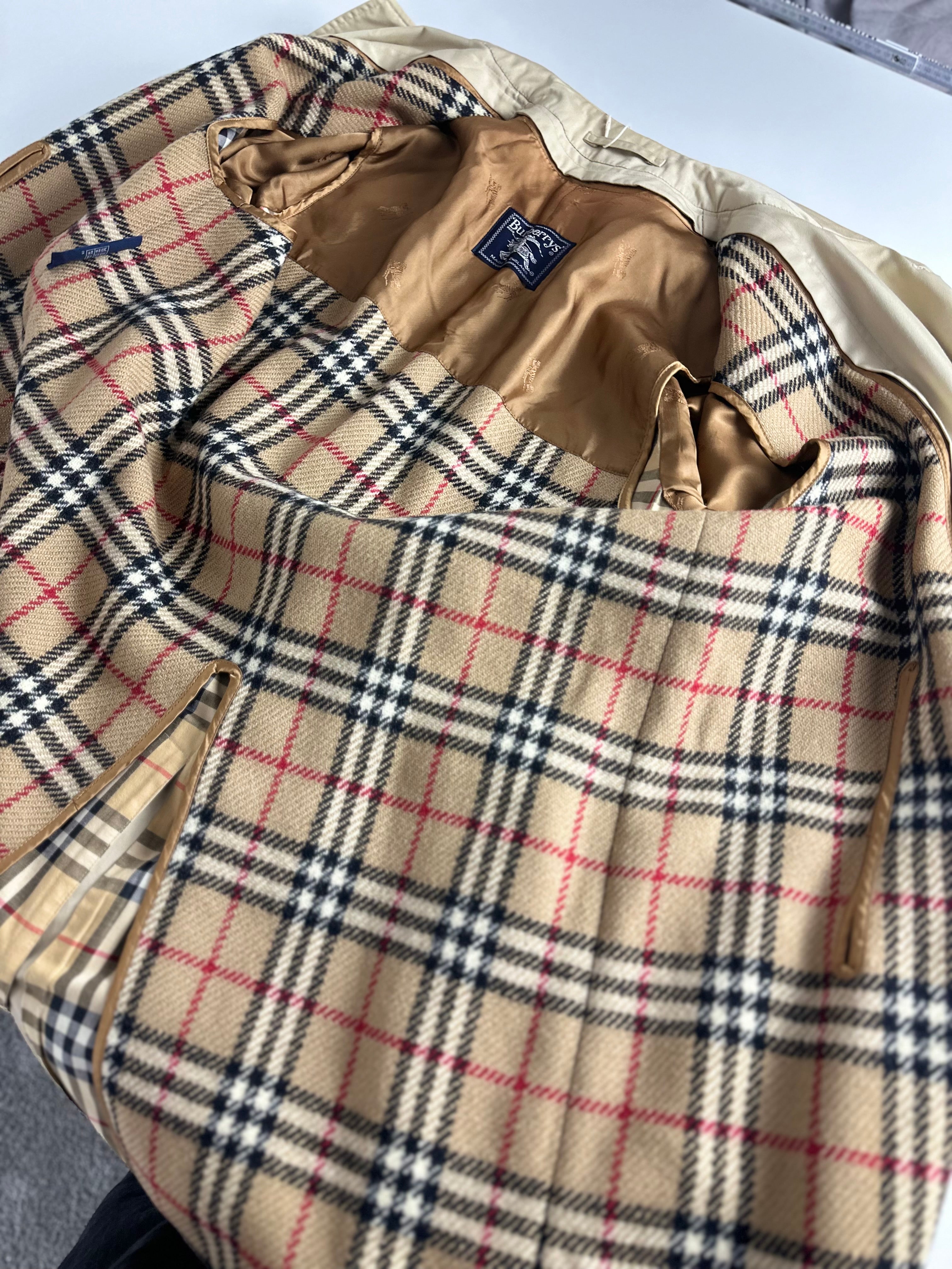Burberrys Carcoat (52/L) including Inlet