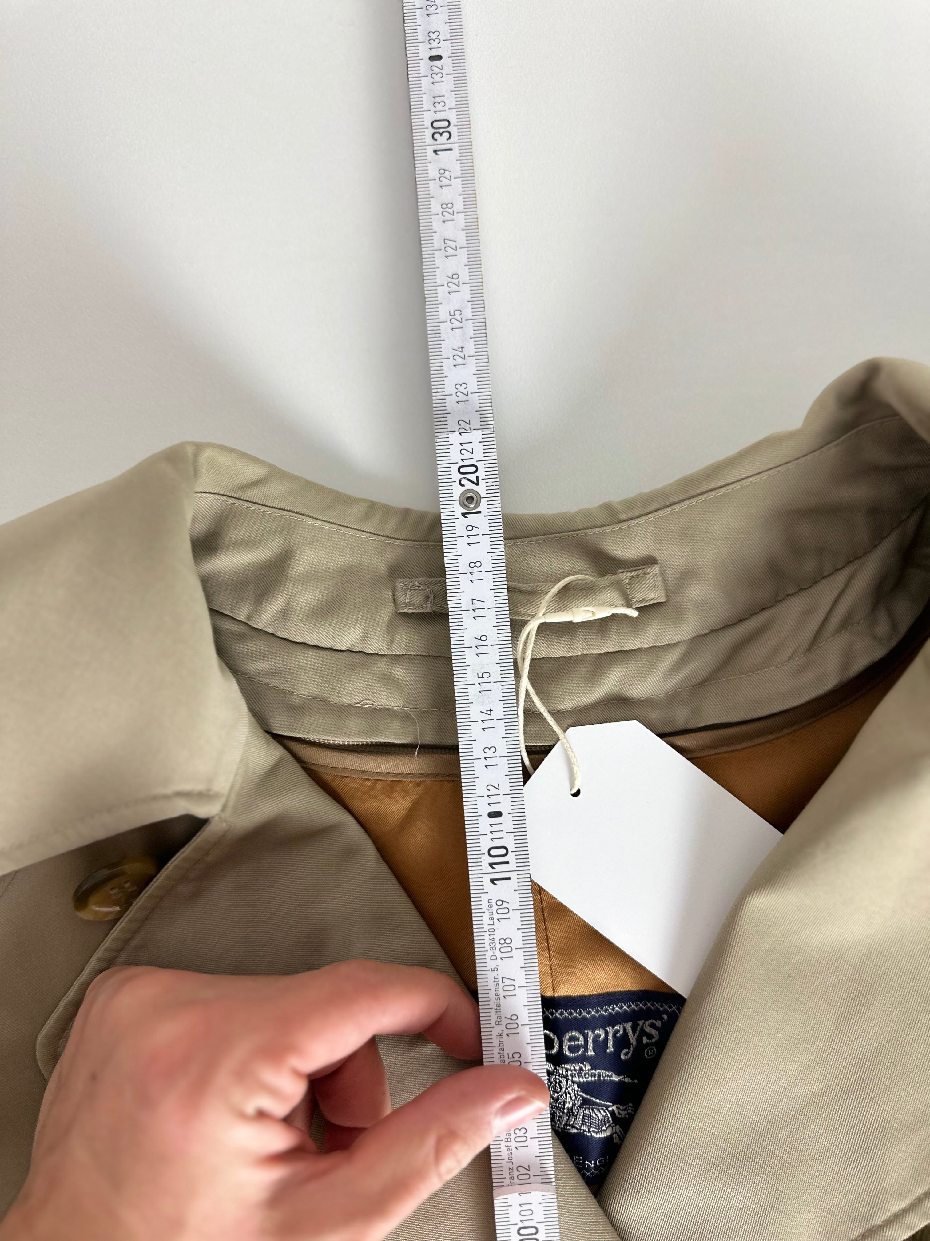 Burberrys Trenchcoat (16/XL) including Inlet