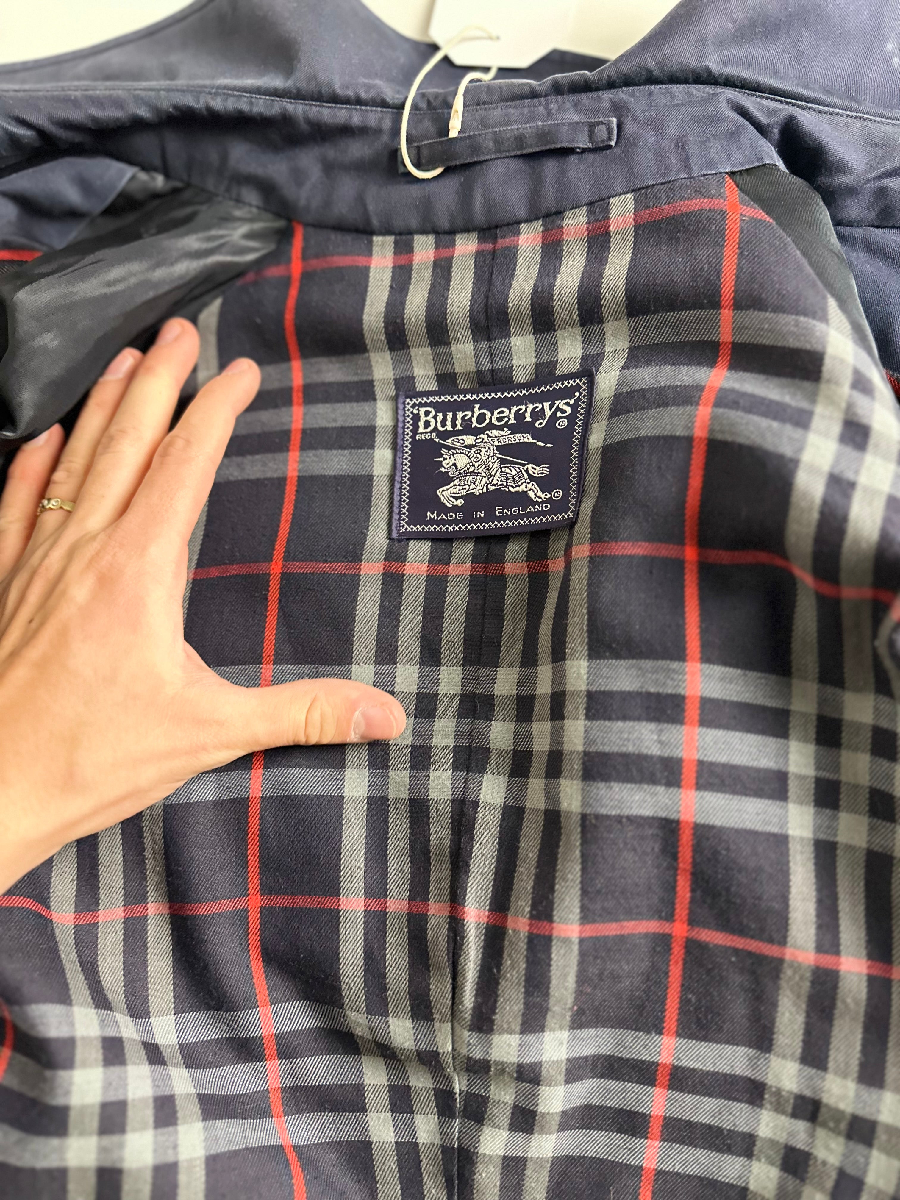 Burberrys Trenchcoat (10/S)