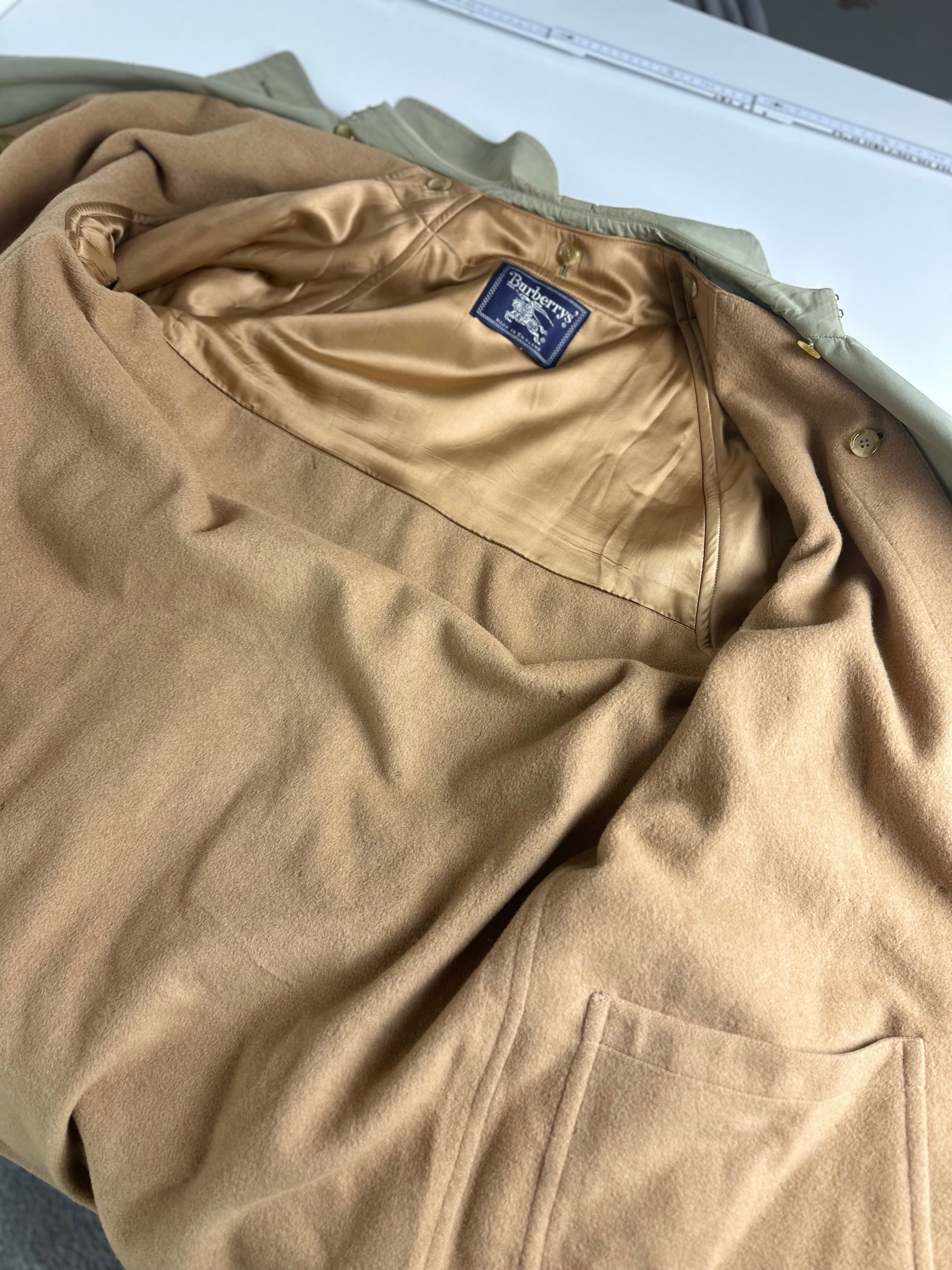 Burberrys Trenchcoat (48/M) including Inlet