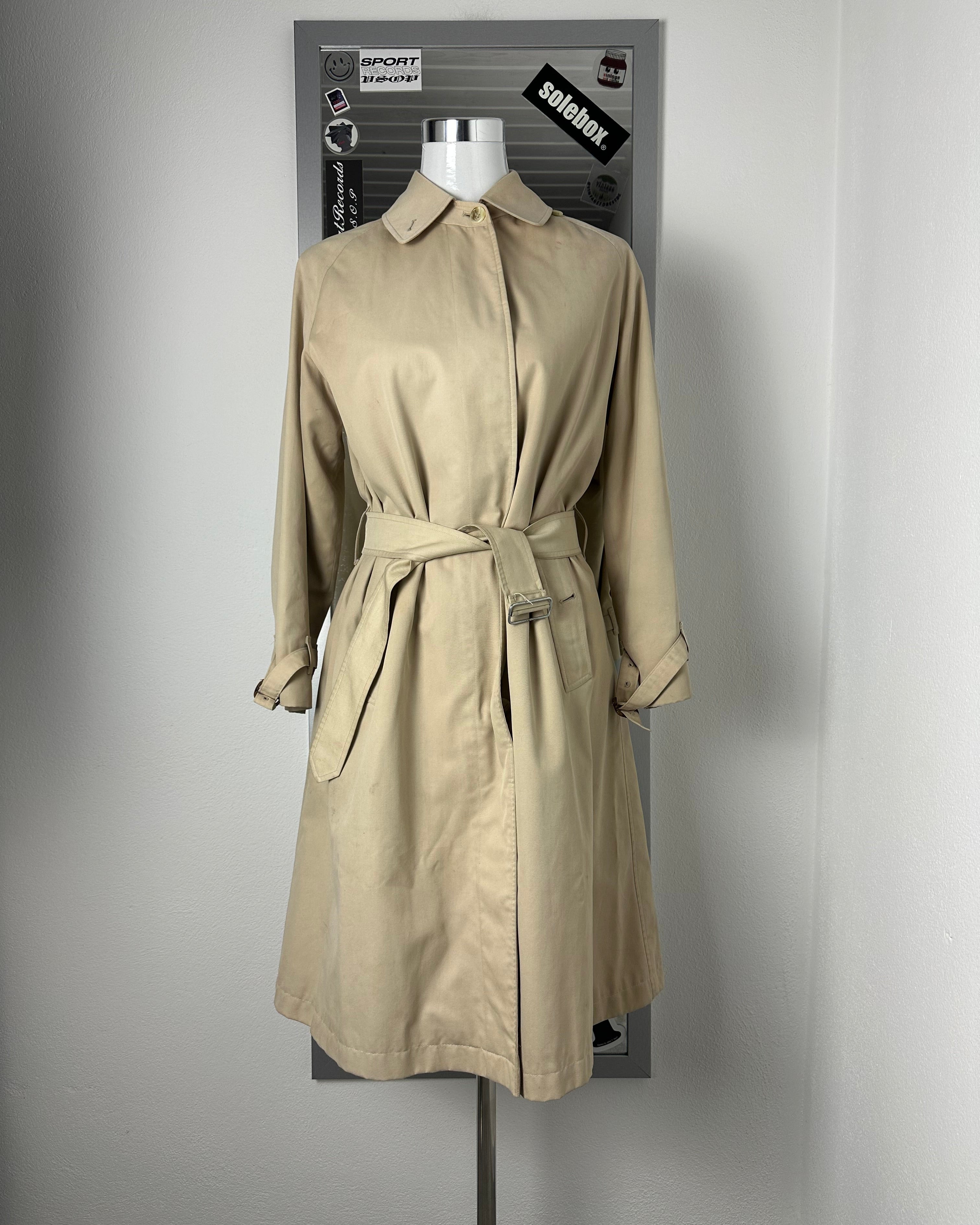 Burberrys Trenchcoat (10/S)
