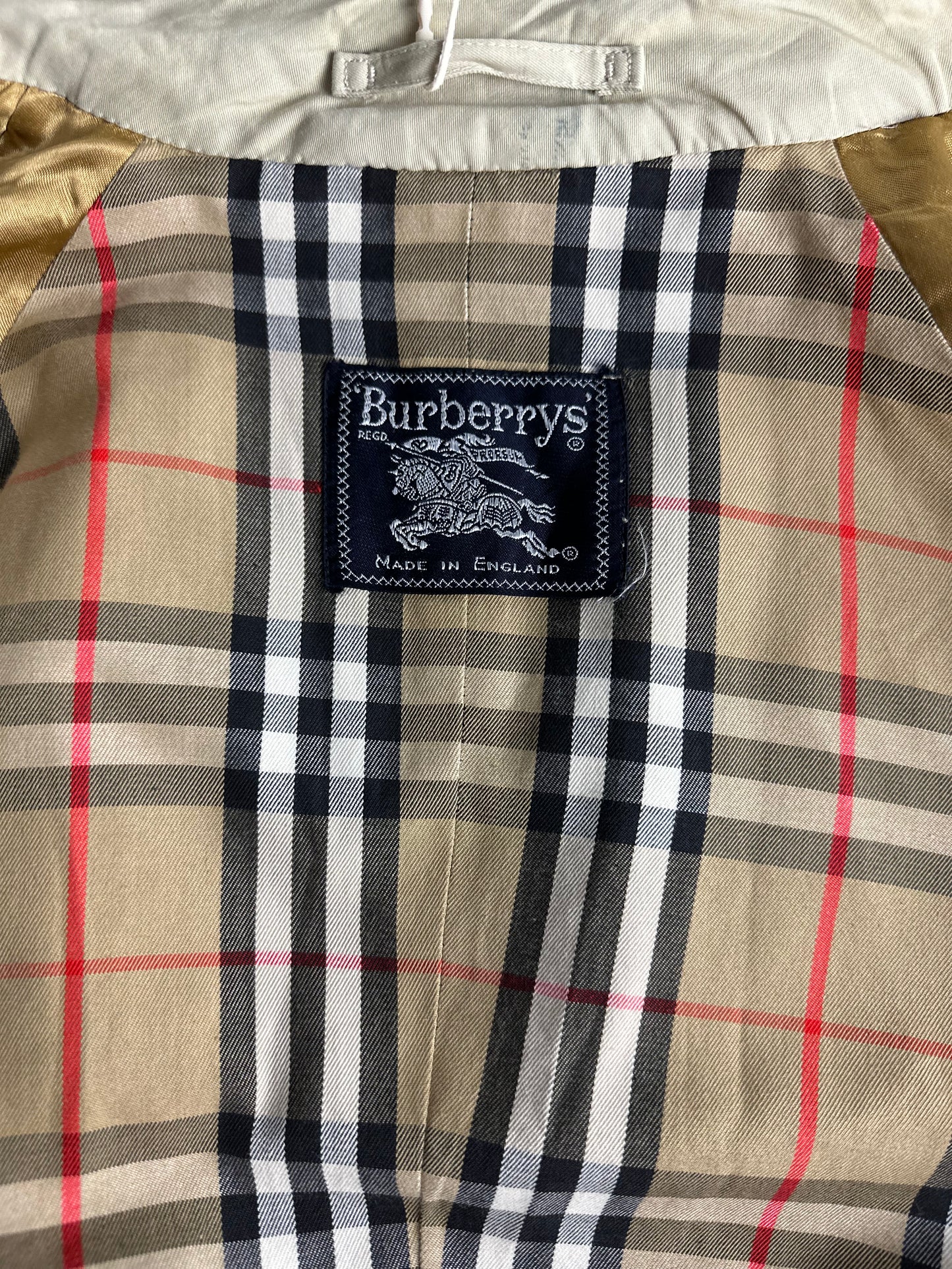 Burberrys Trenchcoat (10/S)