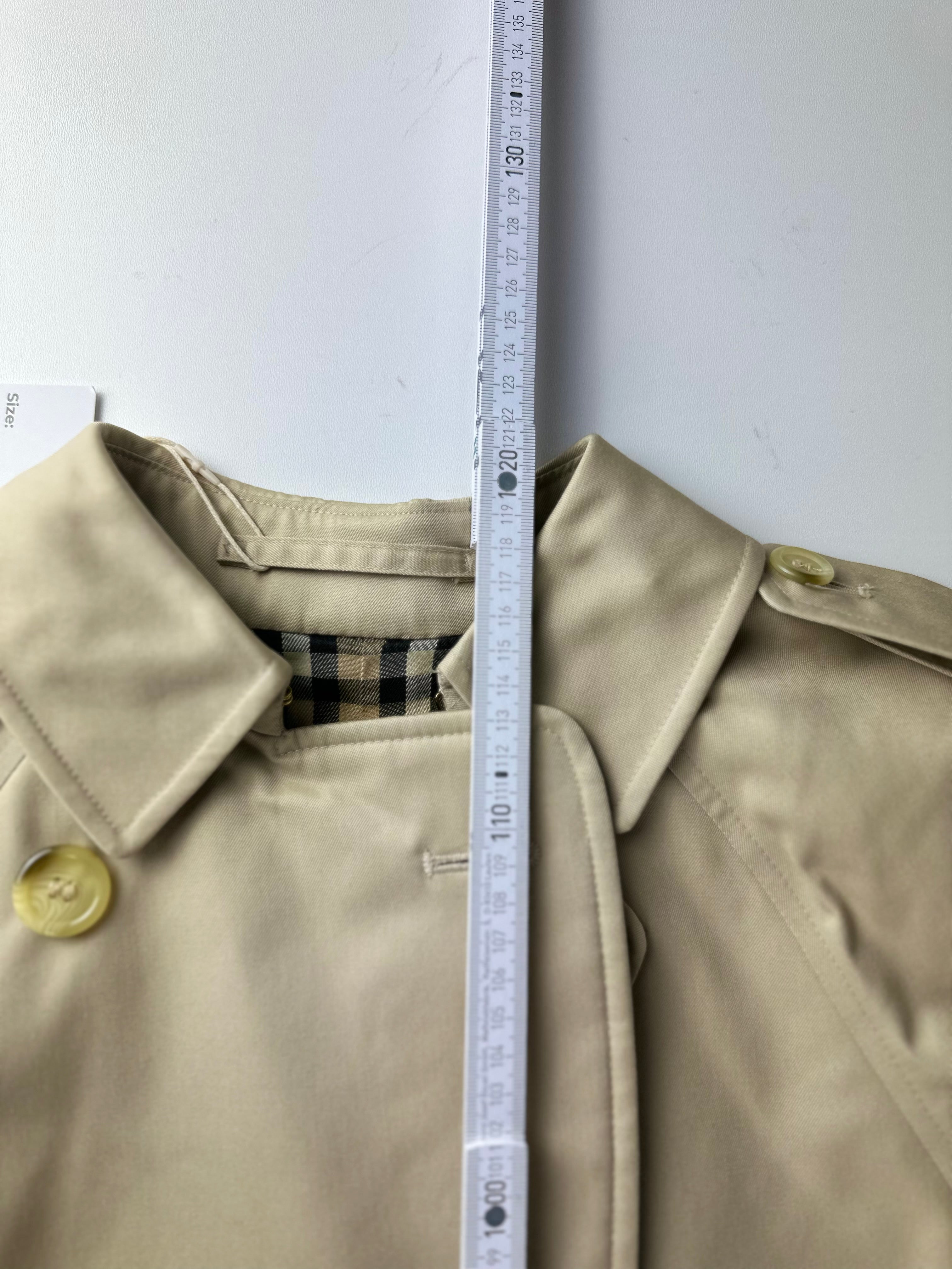 Burberrys Trenchcoat (10/S)