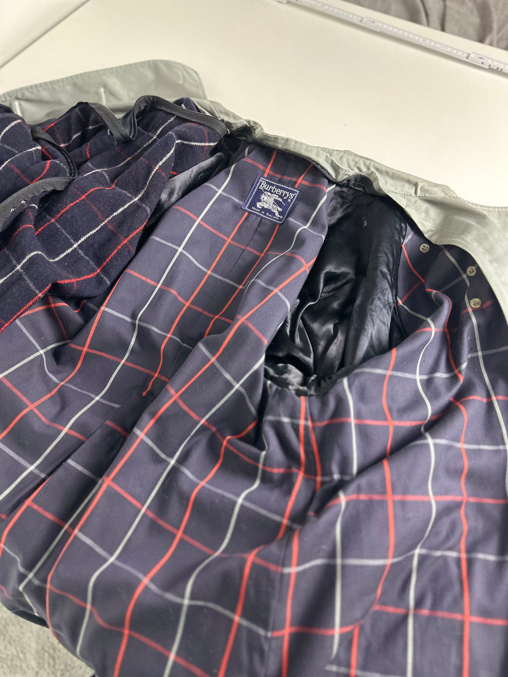 Burberrys Trenchcoat (16/XL) including Inlet