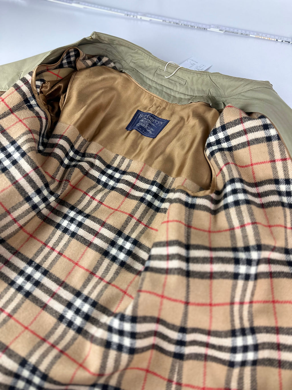 Burberrys Trenchcoat (10/S) including Inlet