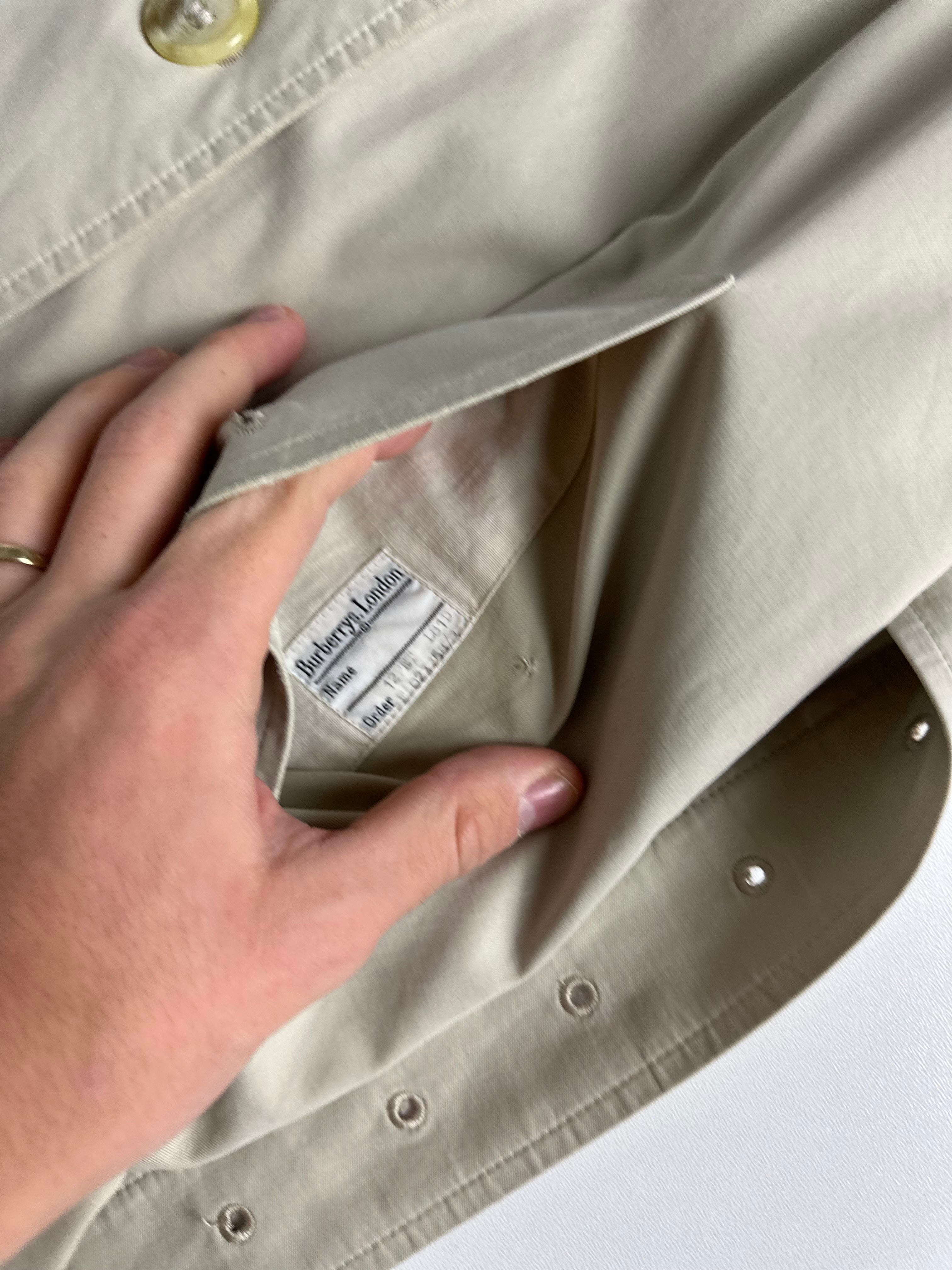 Burberrys Trenchcoat (10/S)