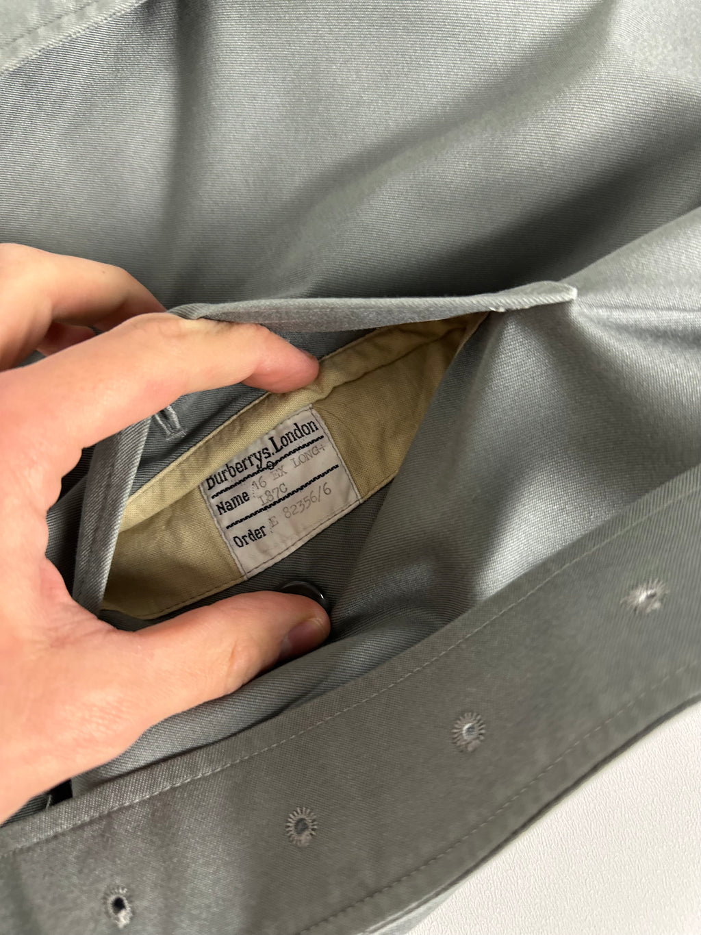 Burberrys Trenchcoat (16/XL) including Inlet