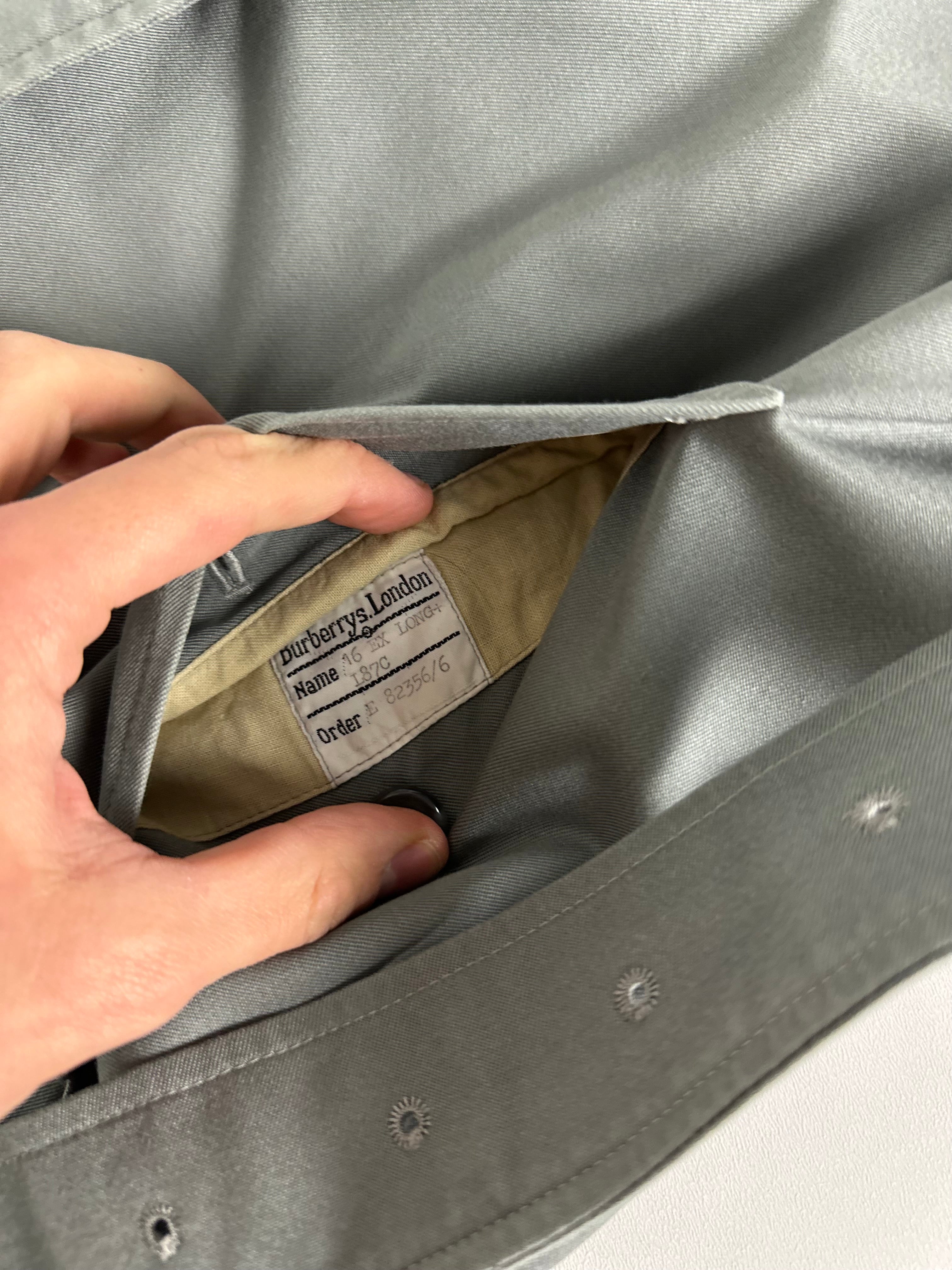 Burberrys Trenchcoat (16/XL) including Inlet