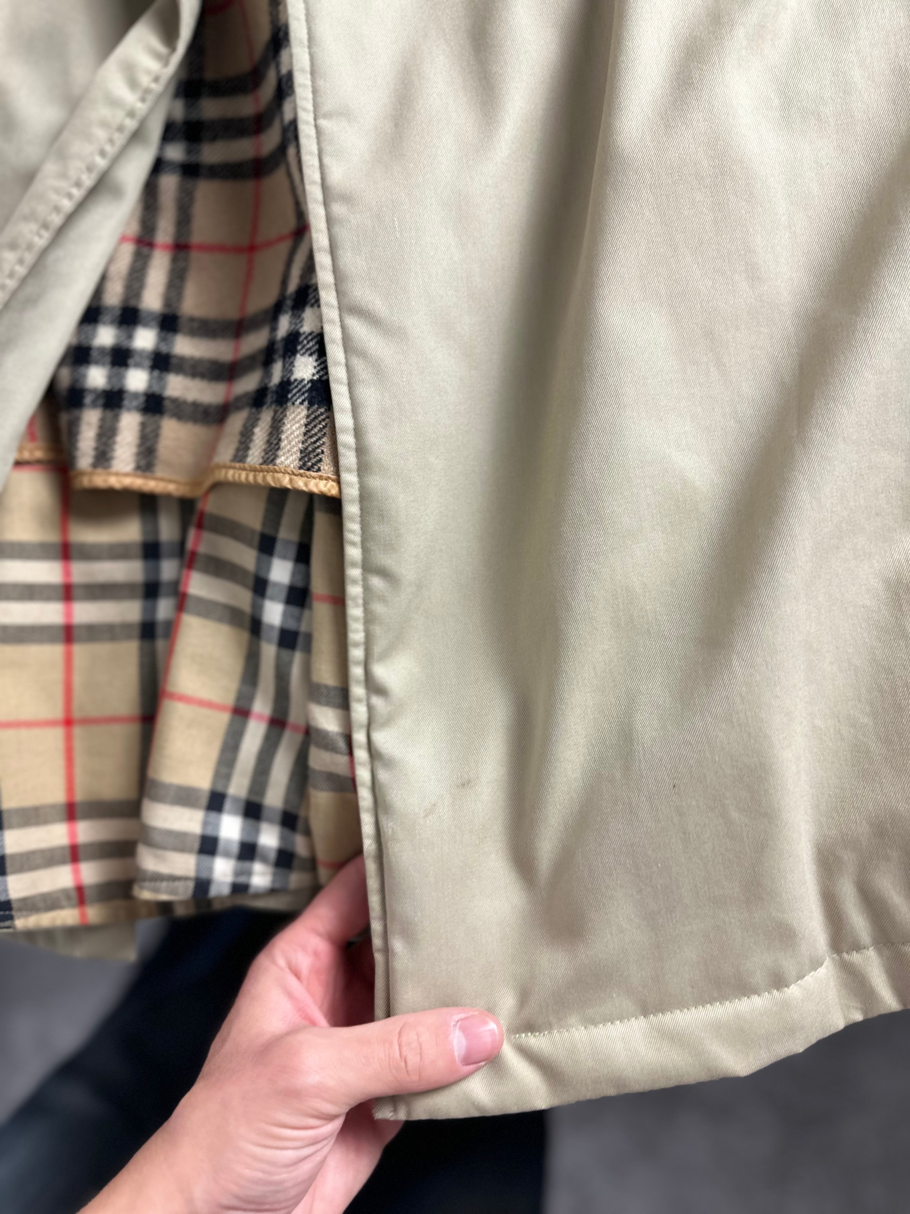 Burberrys Trenchcoat (14/L) including Inlet