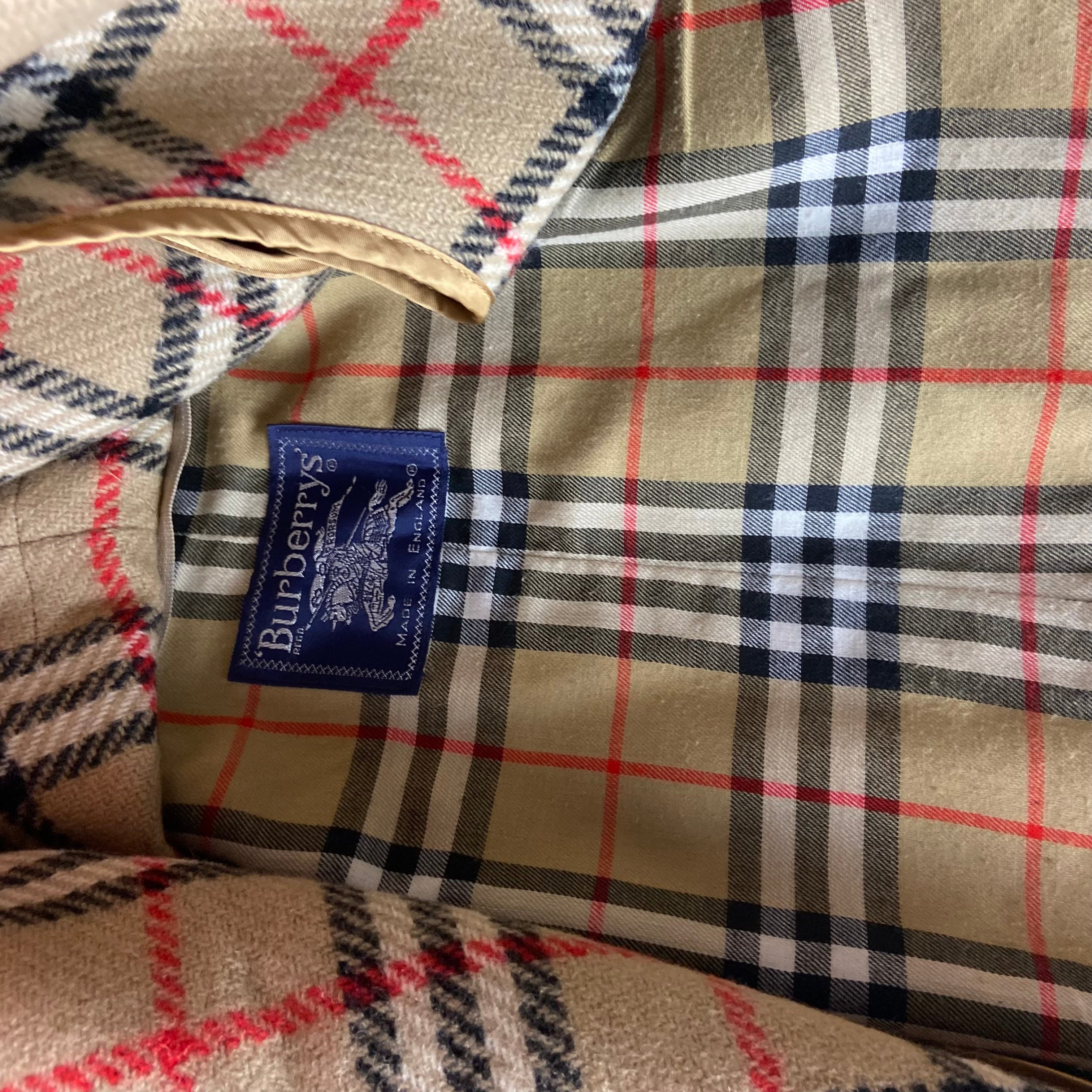 Burberrys Trenchcoat (50/L) including Inlet