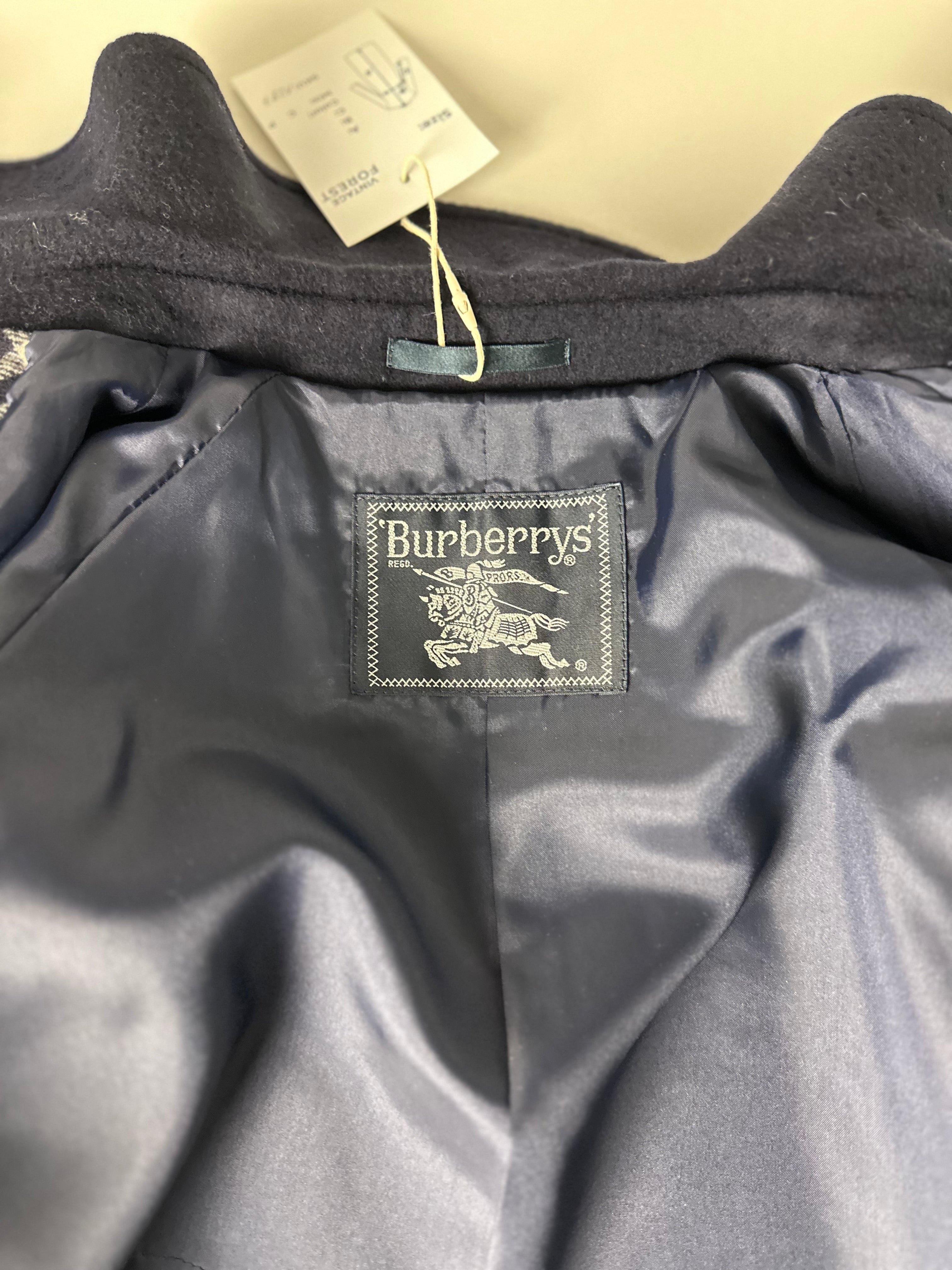 Burberrys Coat (12/M)