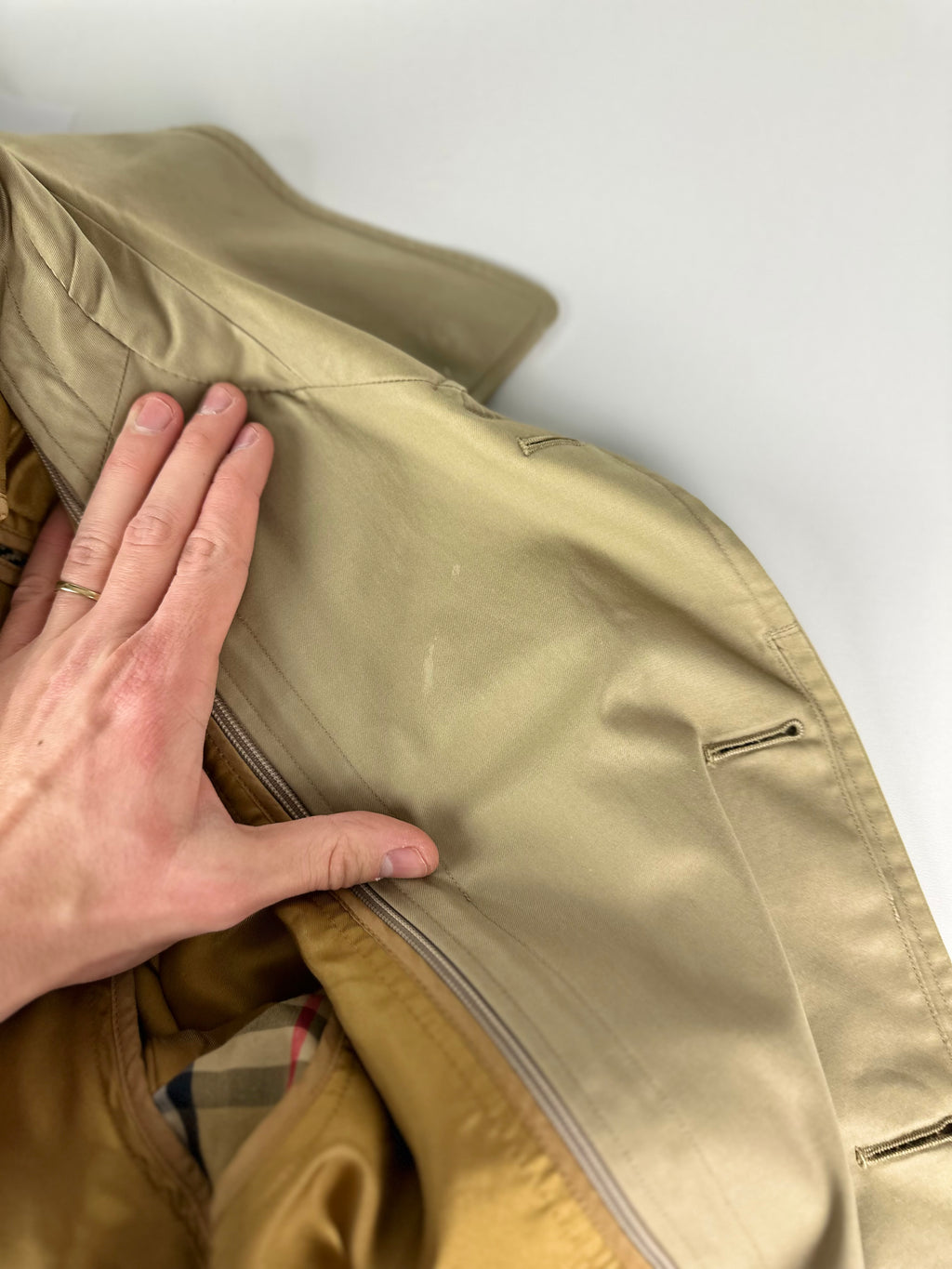 Burberrys Trenchcoat (52/L) including Inlet