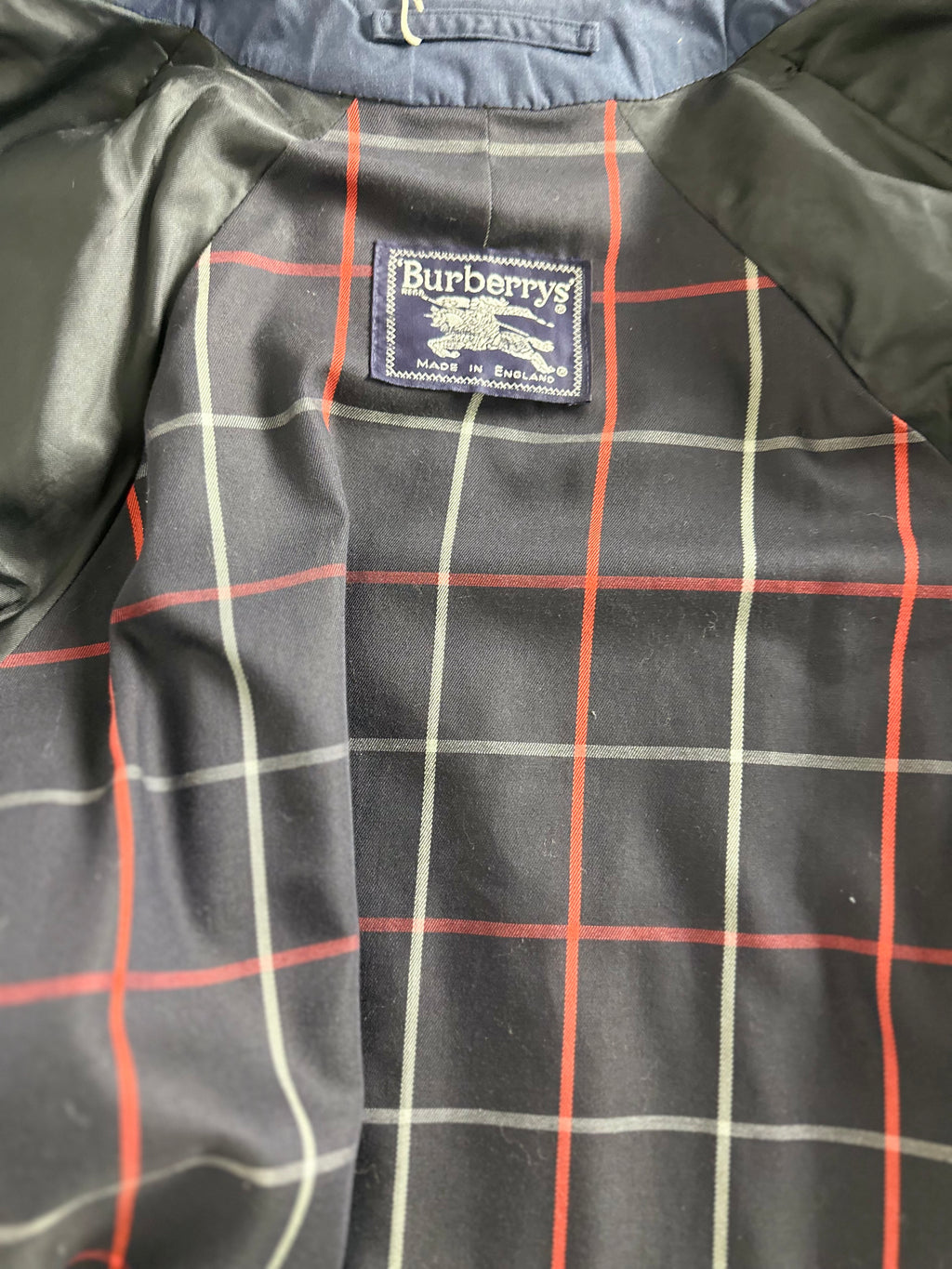 Burberrys Raincoat (12/M)