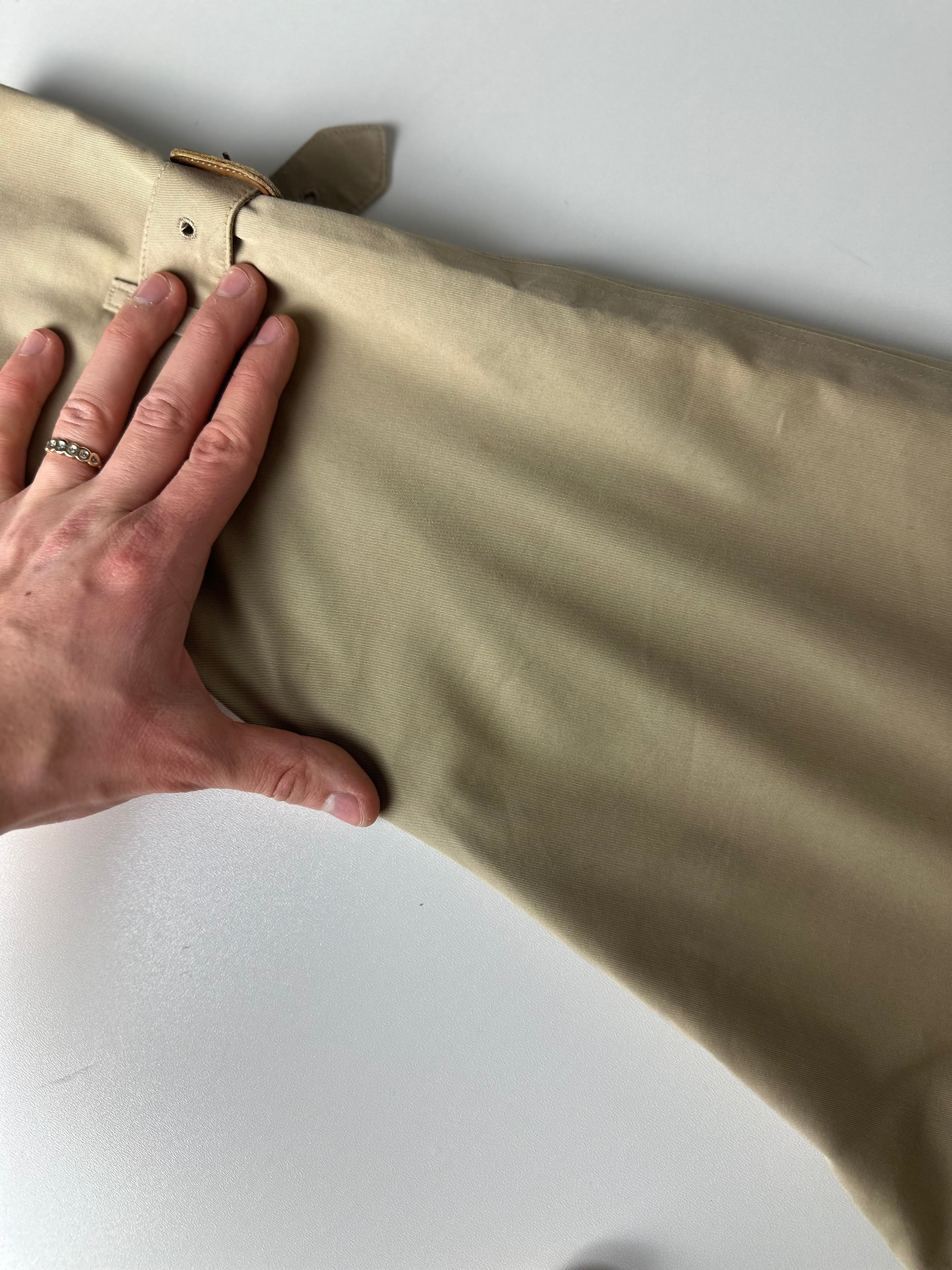 Burberrys Trenchcoat (12/M) including Inlet
